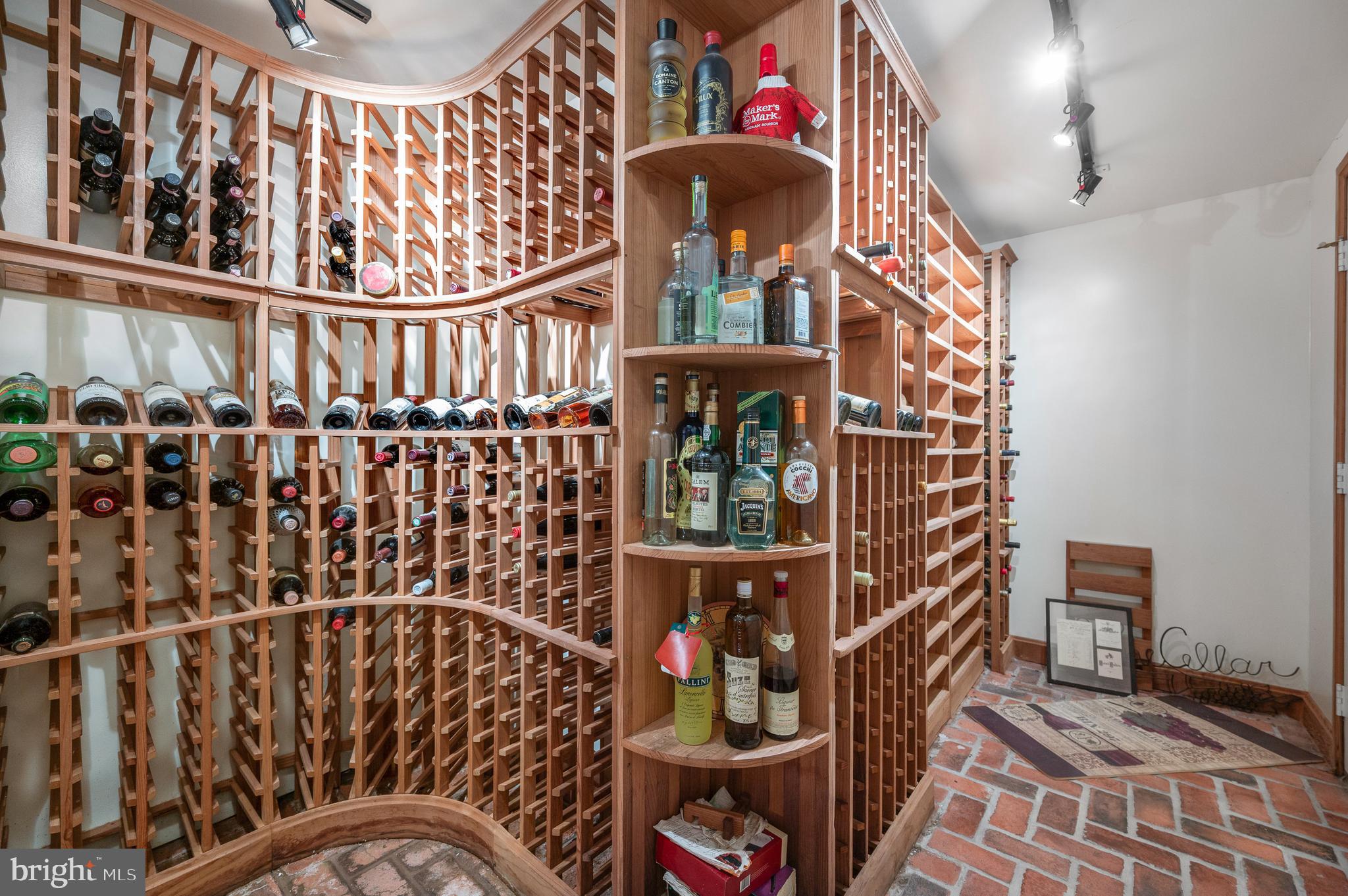 WHITEHORSE - Residential