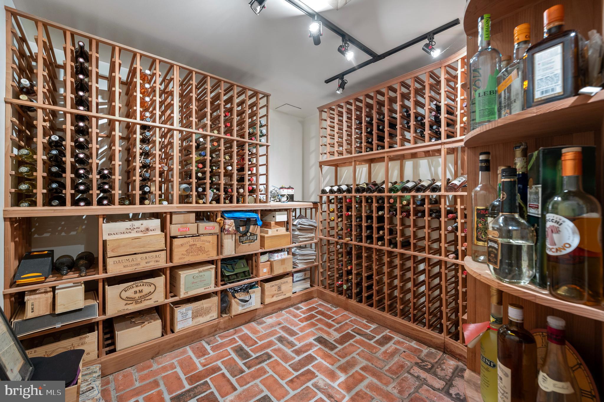 WHITEHORSE - Residential