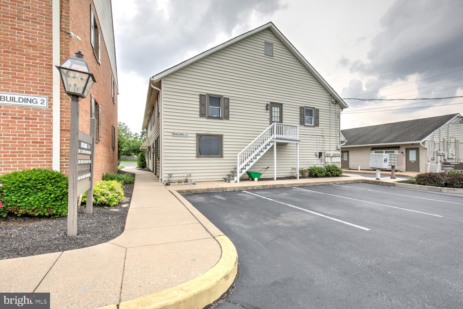 912 W MAIN STREET 306