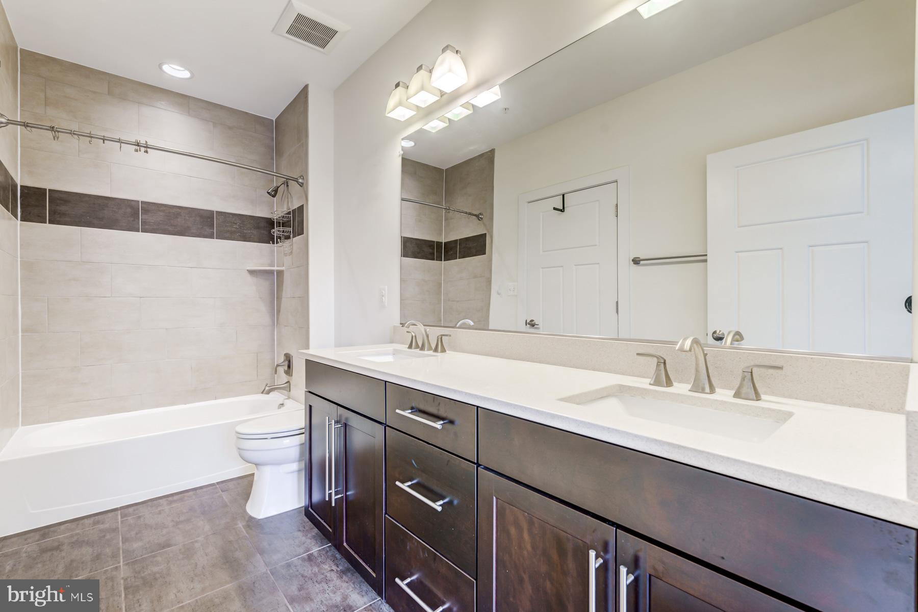 COLUMBIA PLACE - Residential Lease