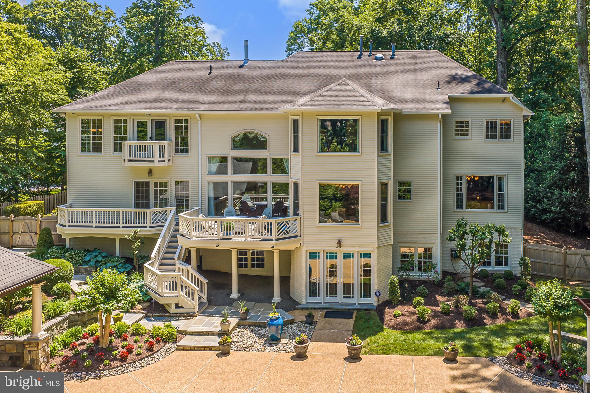 EDGEWATER - Residential