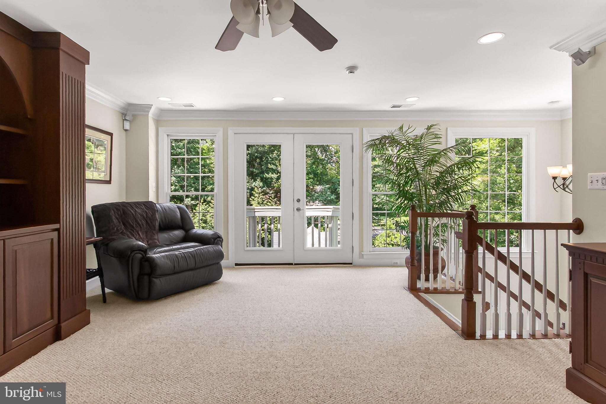 EDGEWATER - Residential