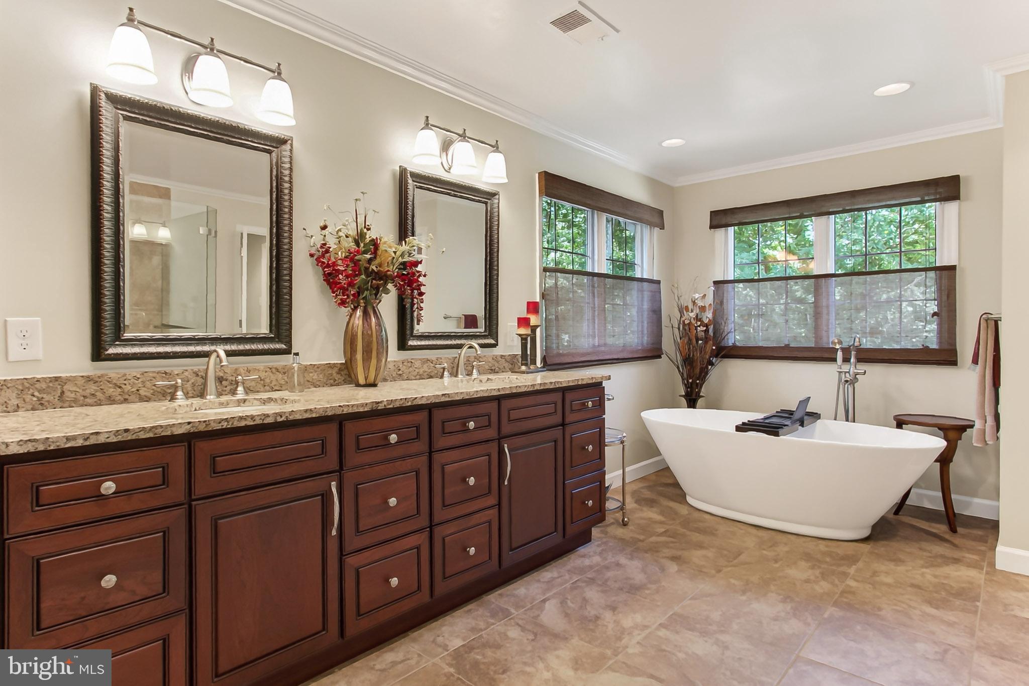 EDGEWATER - Residential