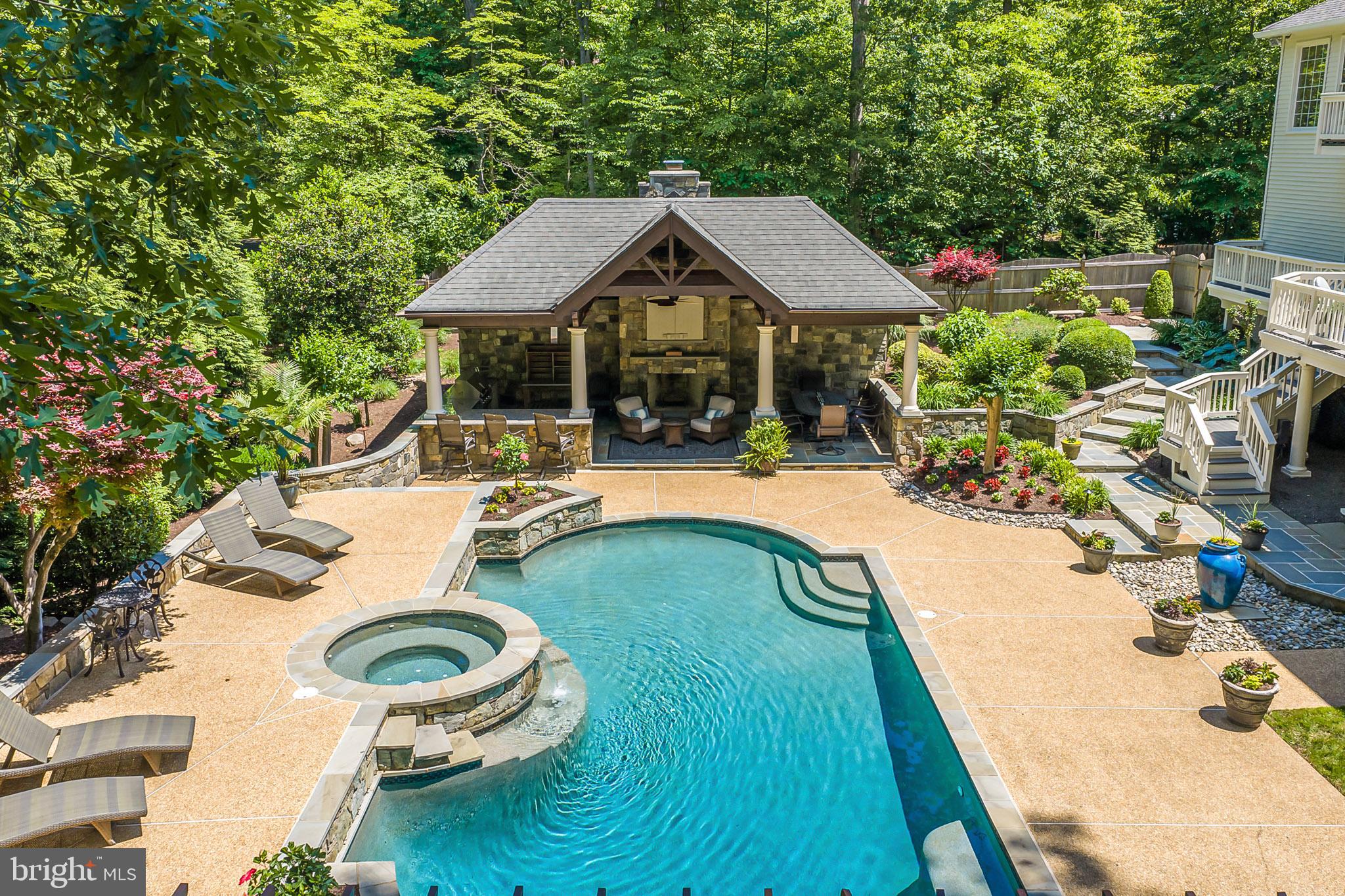 EDGEWATER - Residential