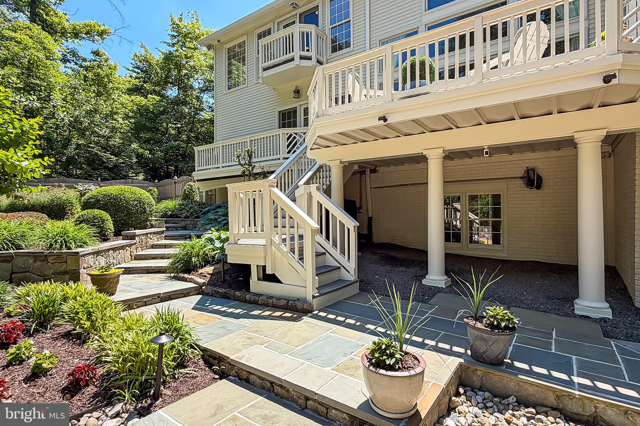 EDGEWATER - Residential