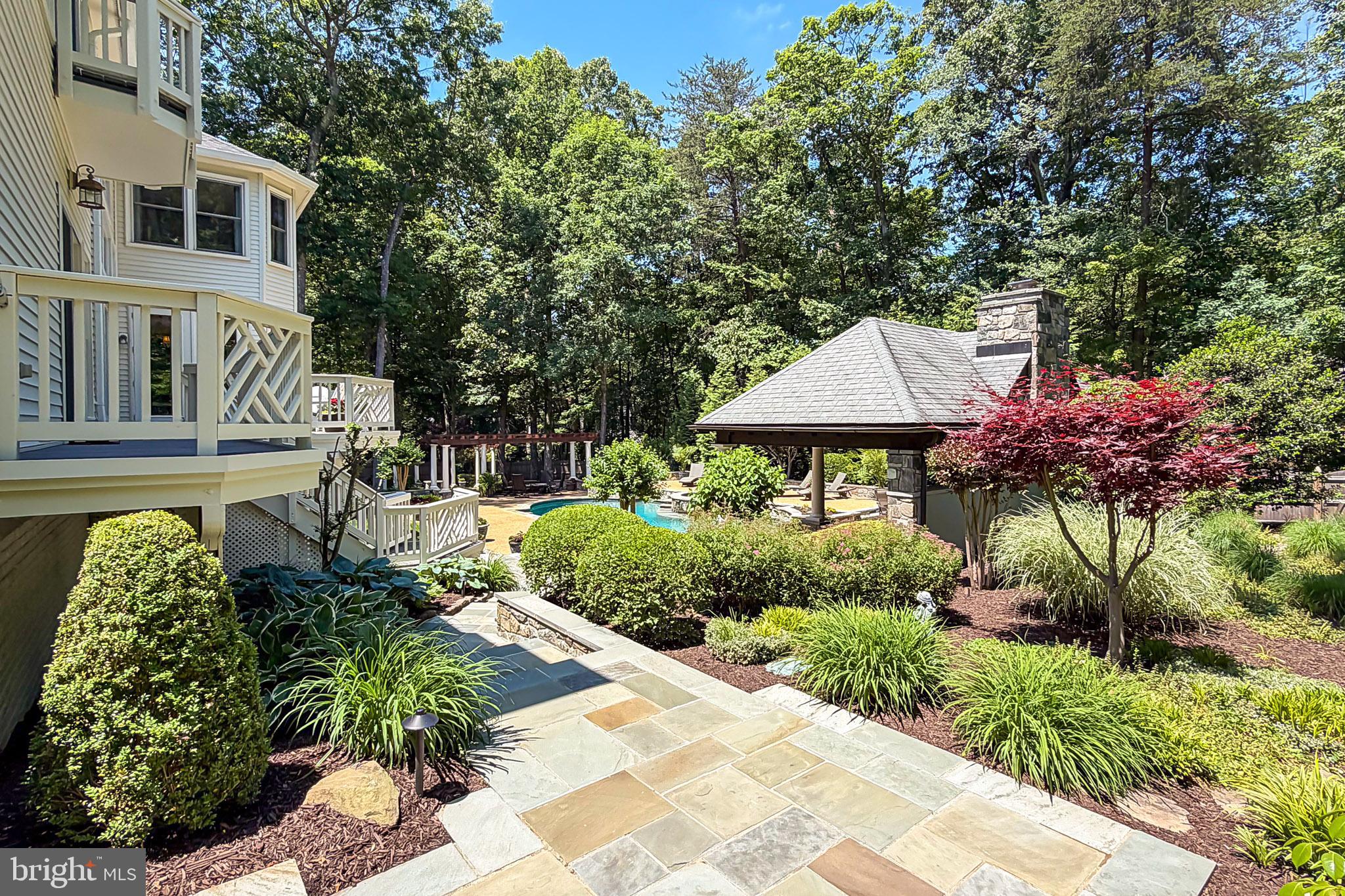 EDGEWATER - Residential