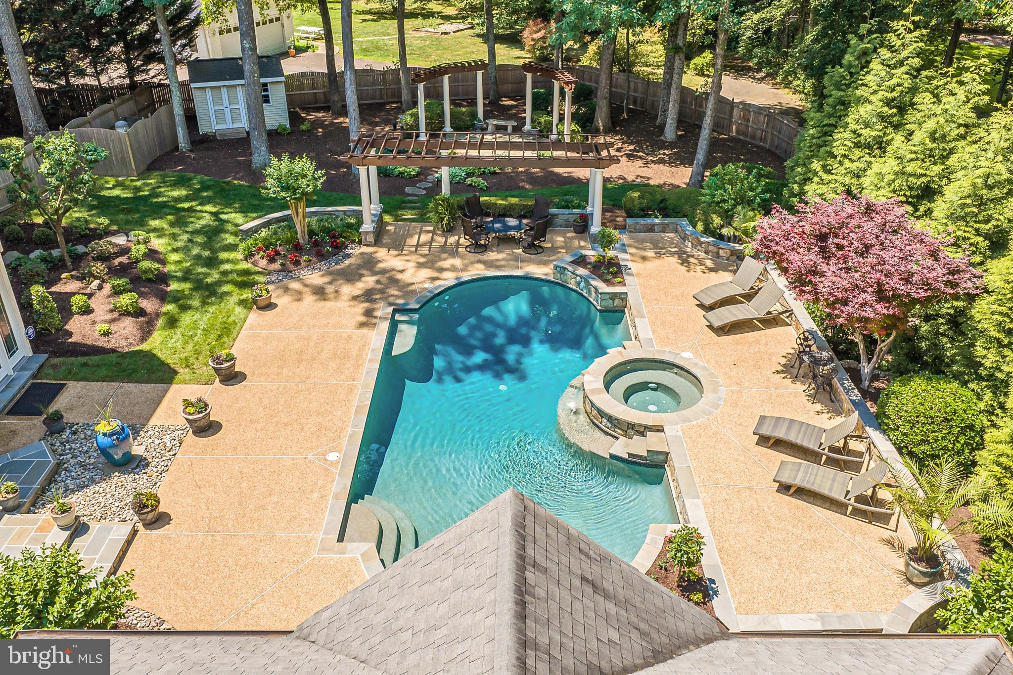 EDGEWATER - Residential