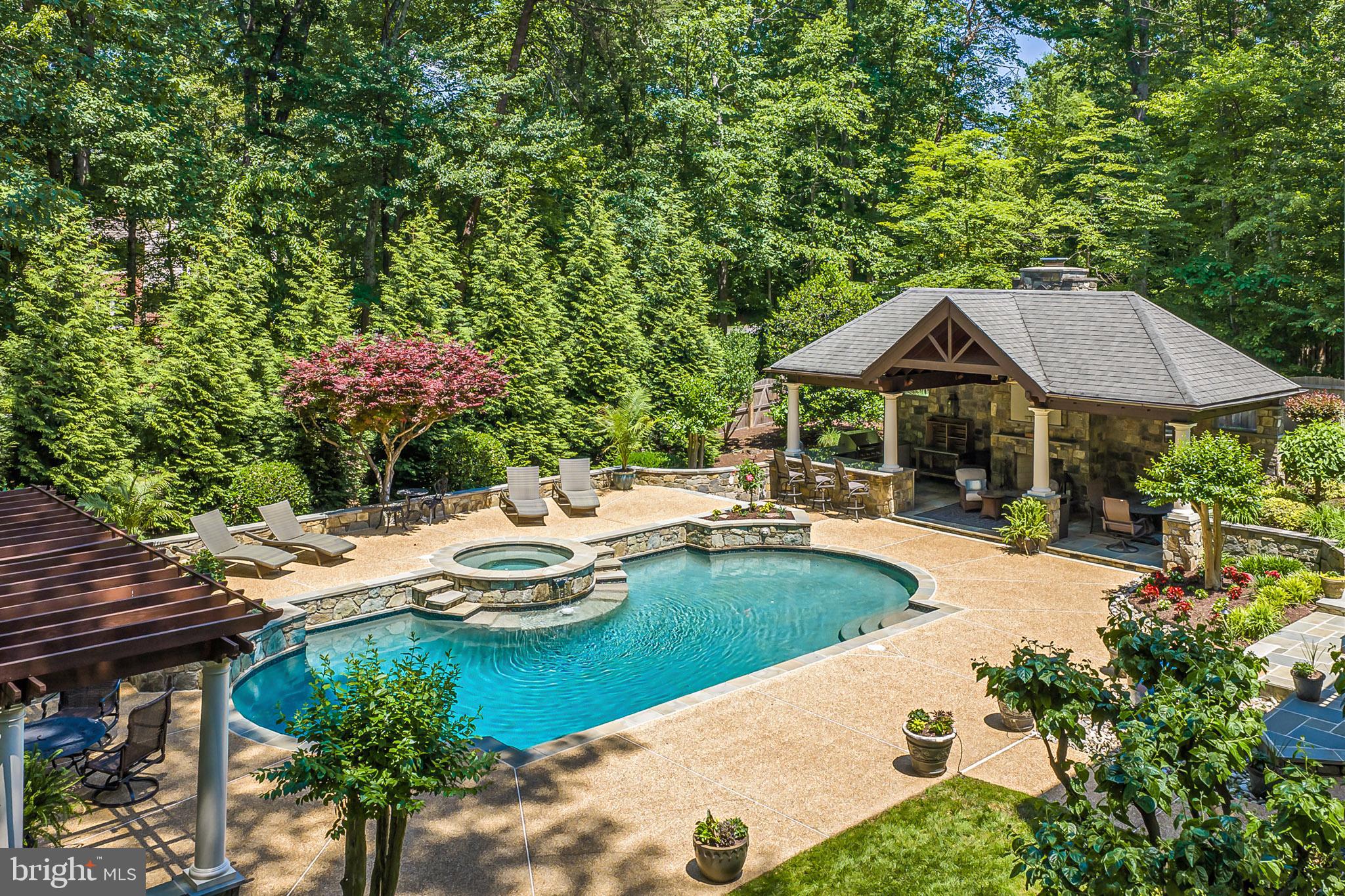 EDGEWATER - Residential