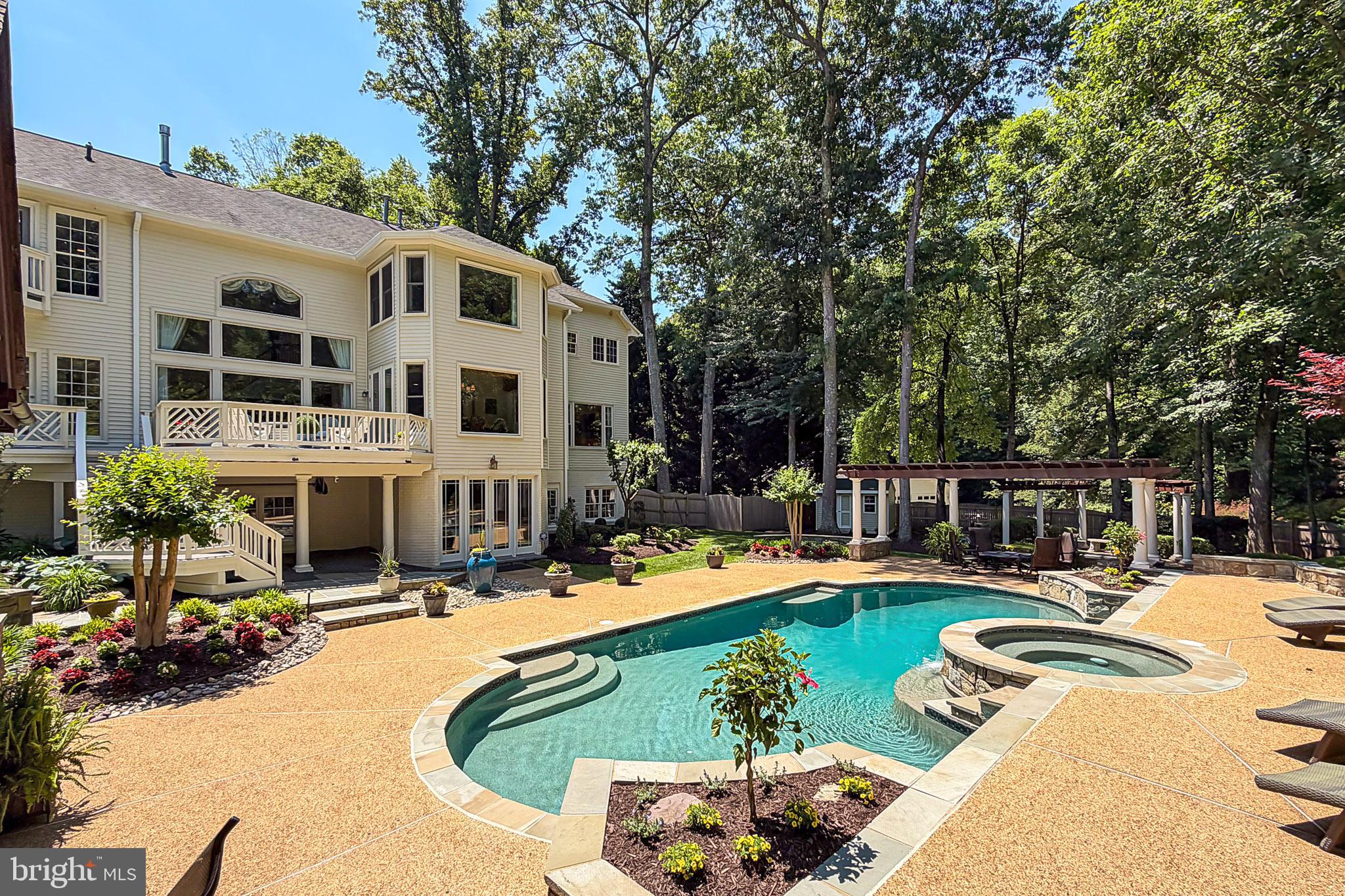EDGEWATER - Residential