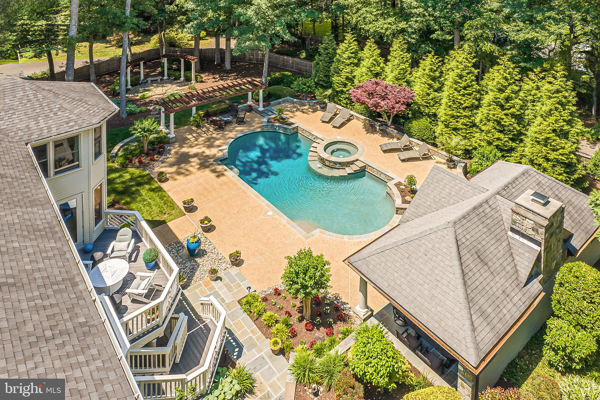 EDGEWATER - Residential