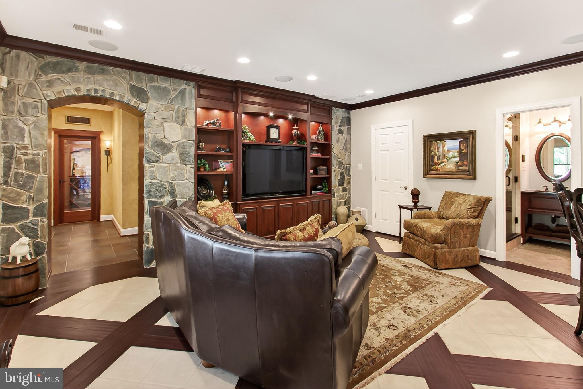 EDGEWATER - Residential