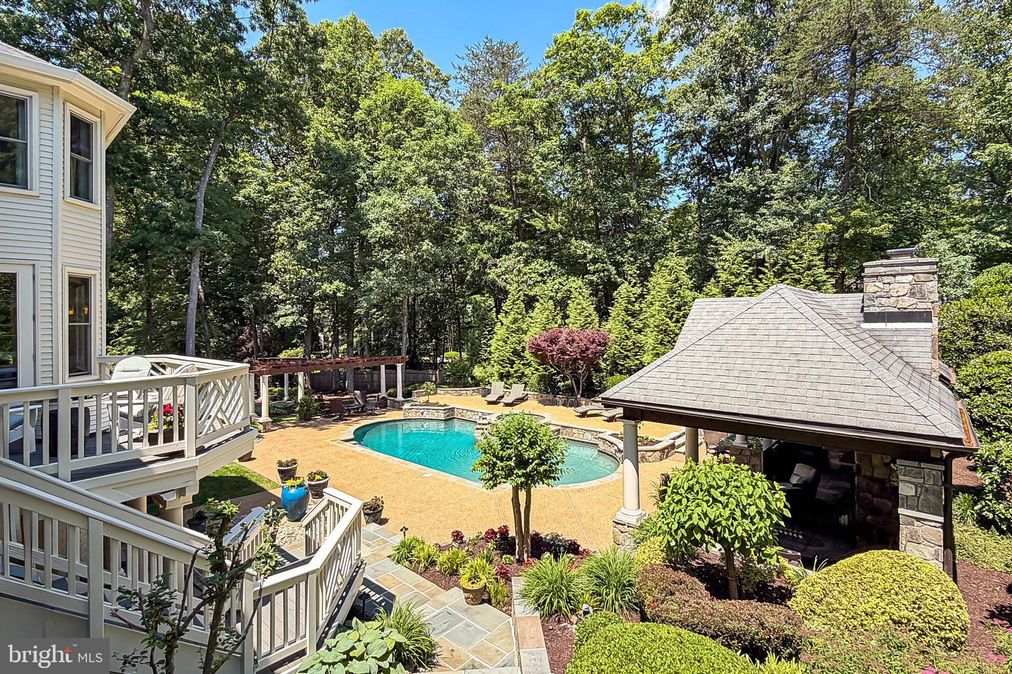 EDGEWATER - Residential