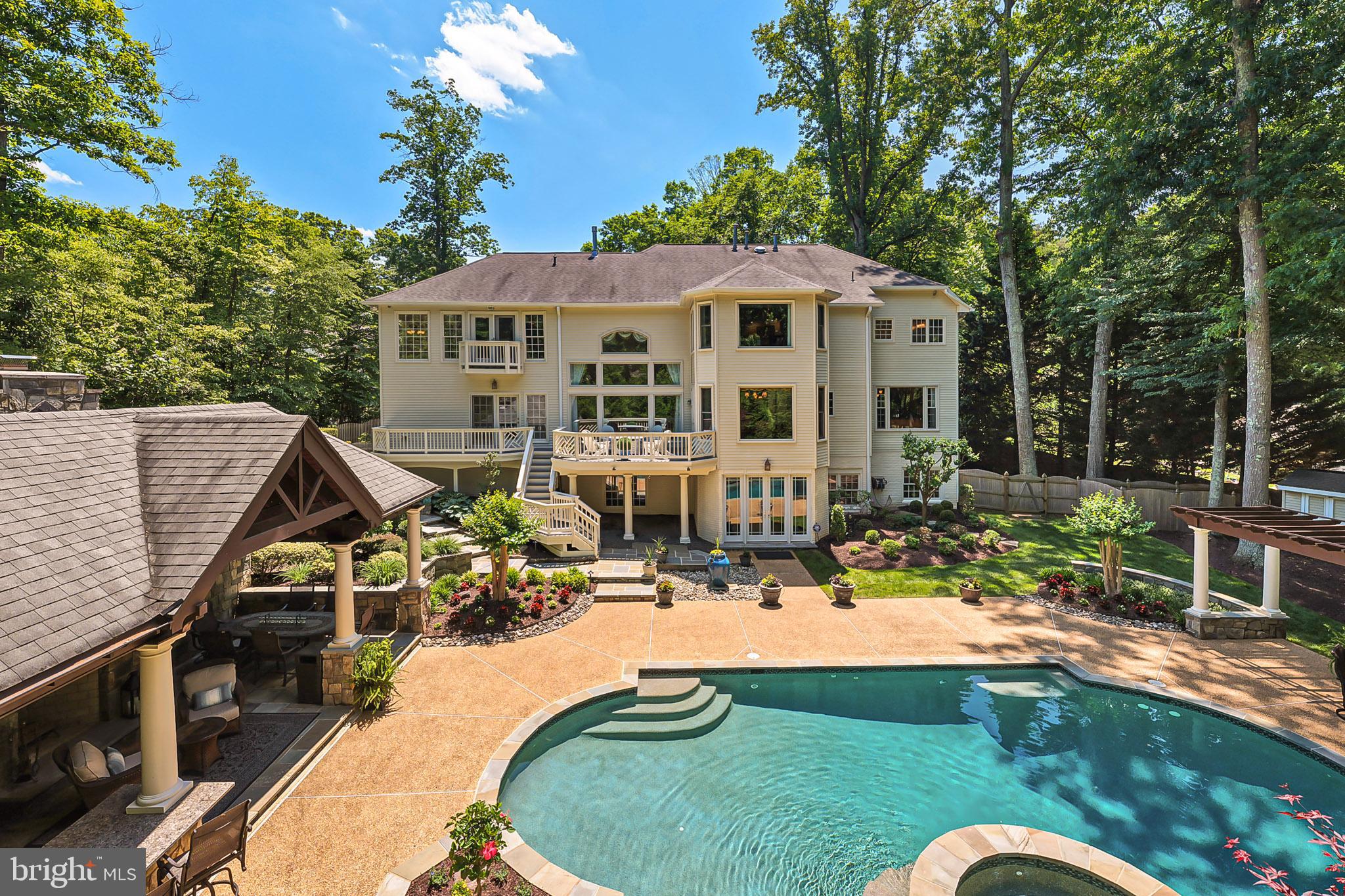 EDGEWATER - Residential