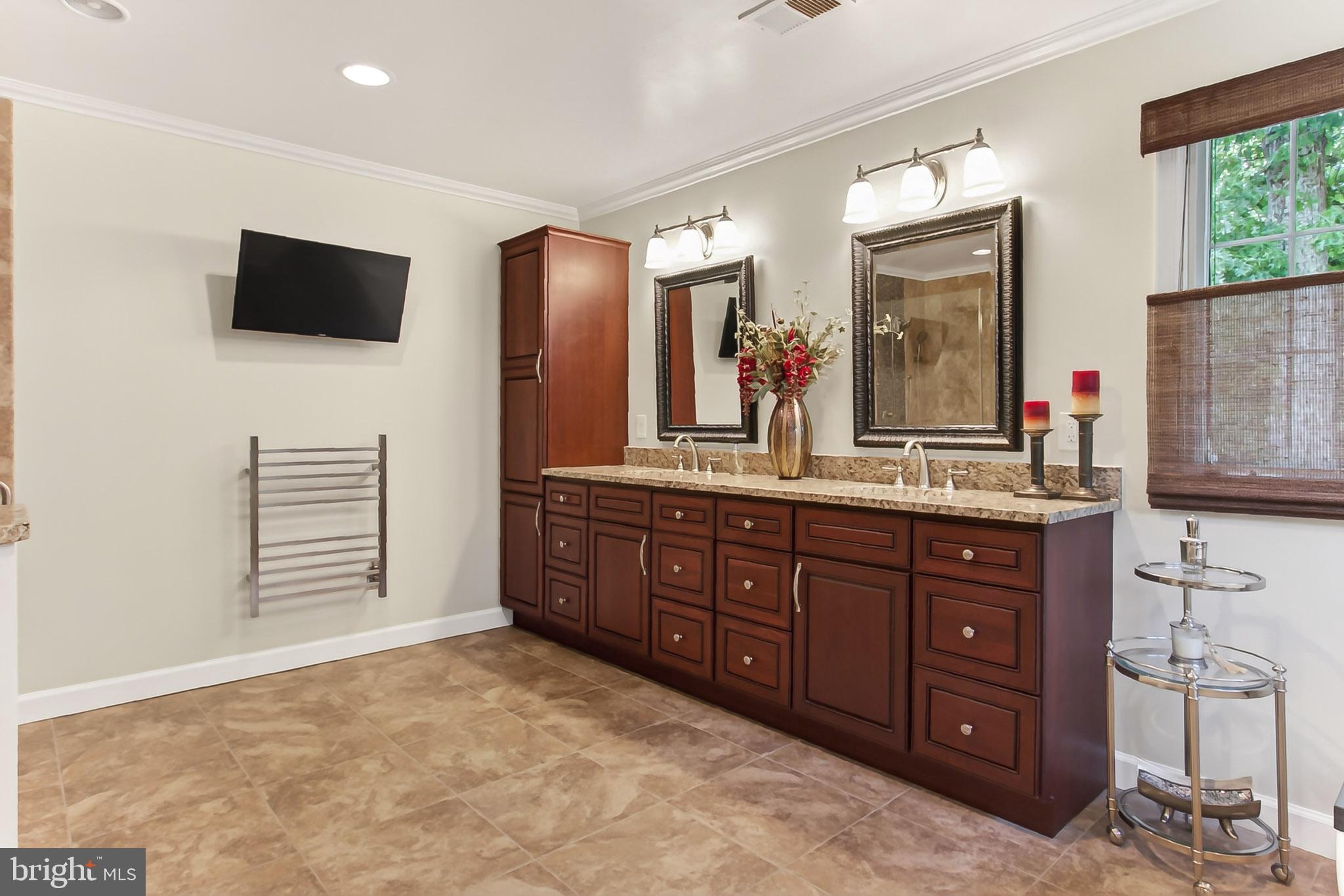 EDGEWATER - Residential
