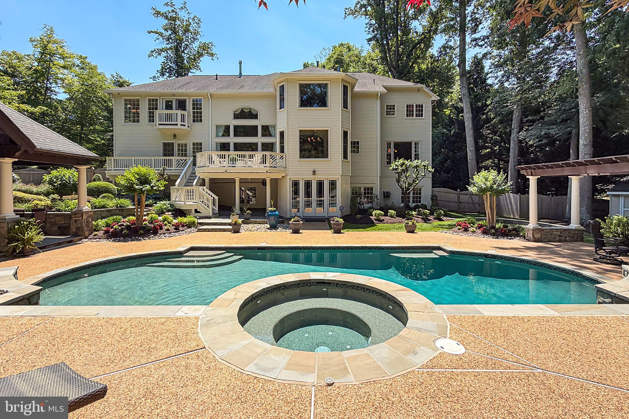 EDGEWATER - Residential