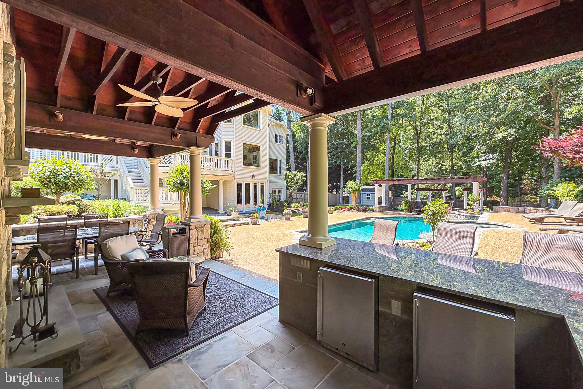 EDGEWATER - Residential