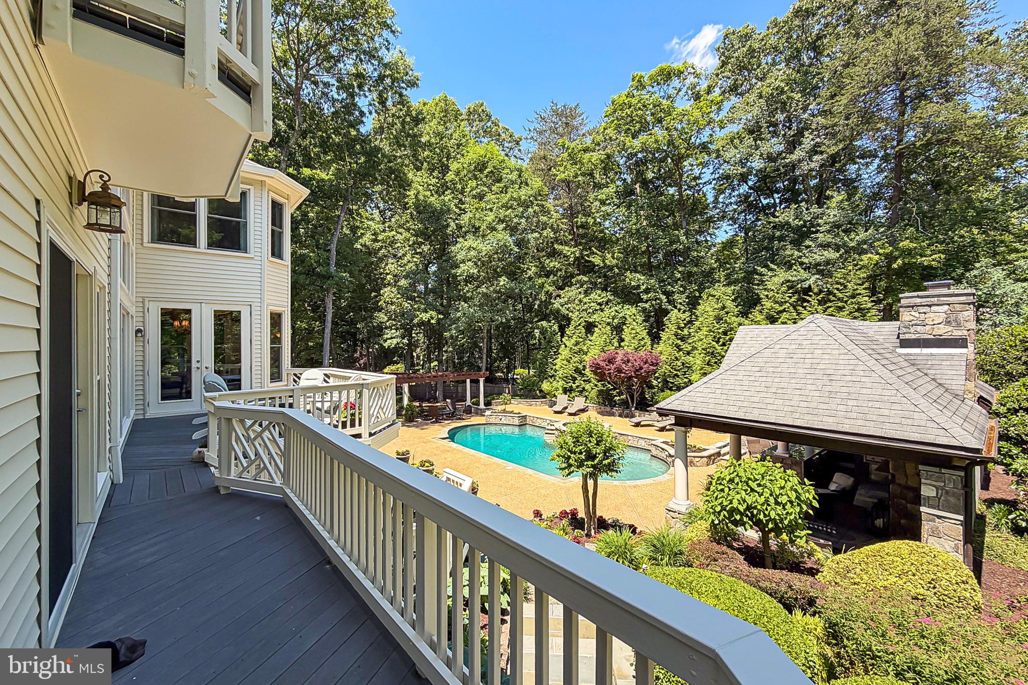 EDGEWATER - Residential
