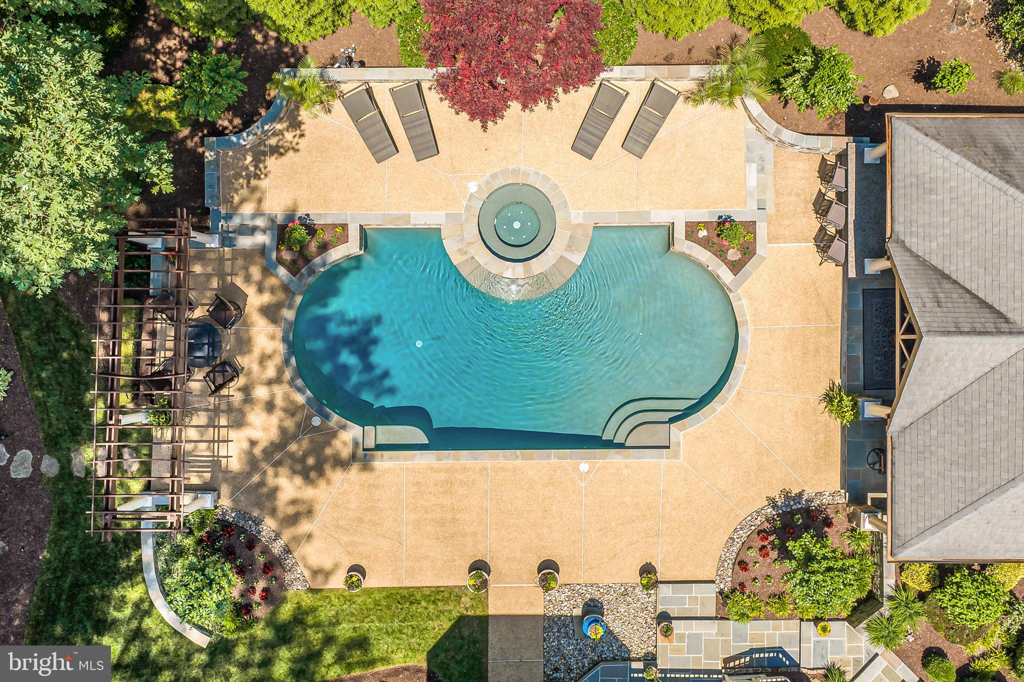 EDGEWATER - Residential