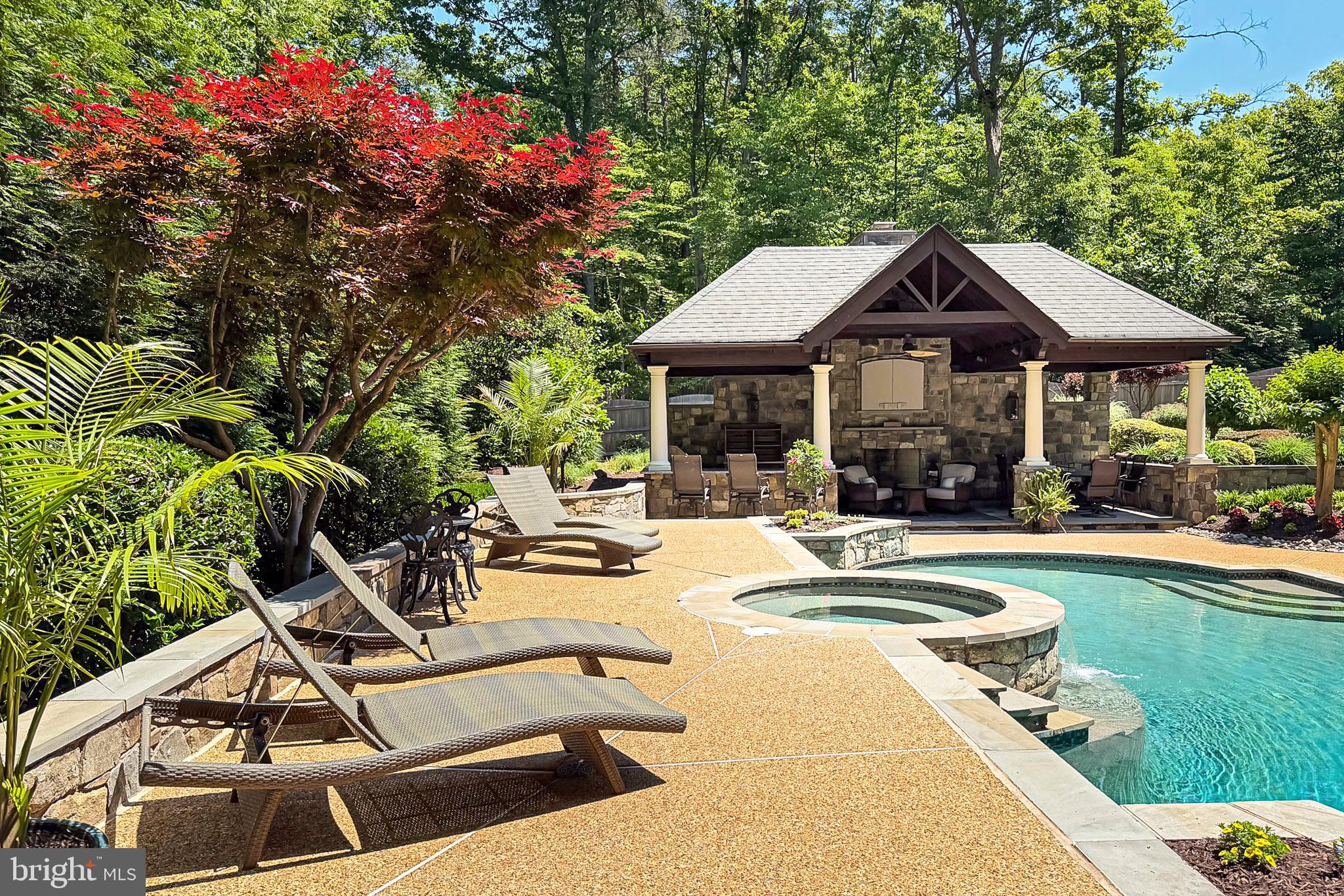 EDGEWATER - Residential