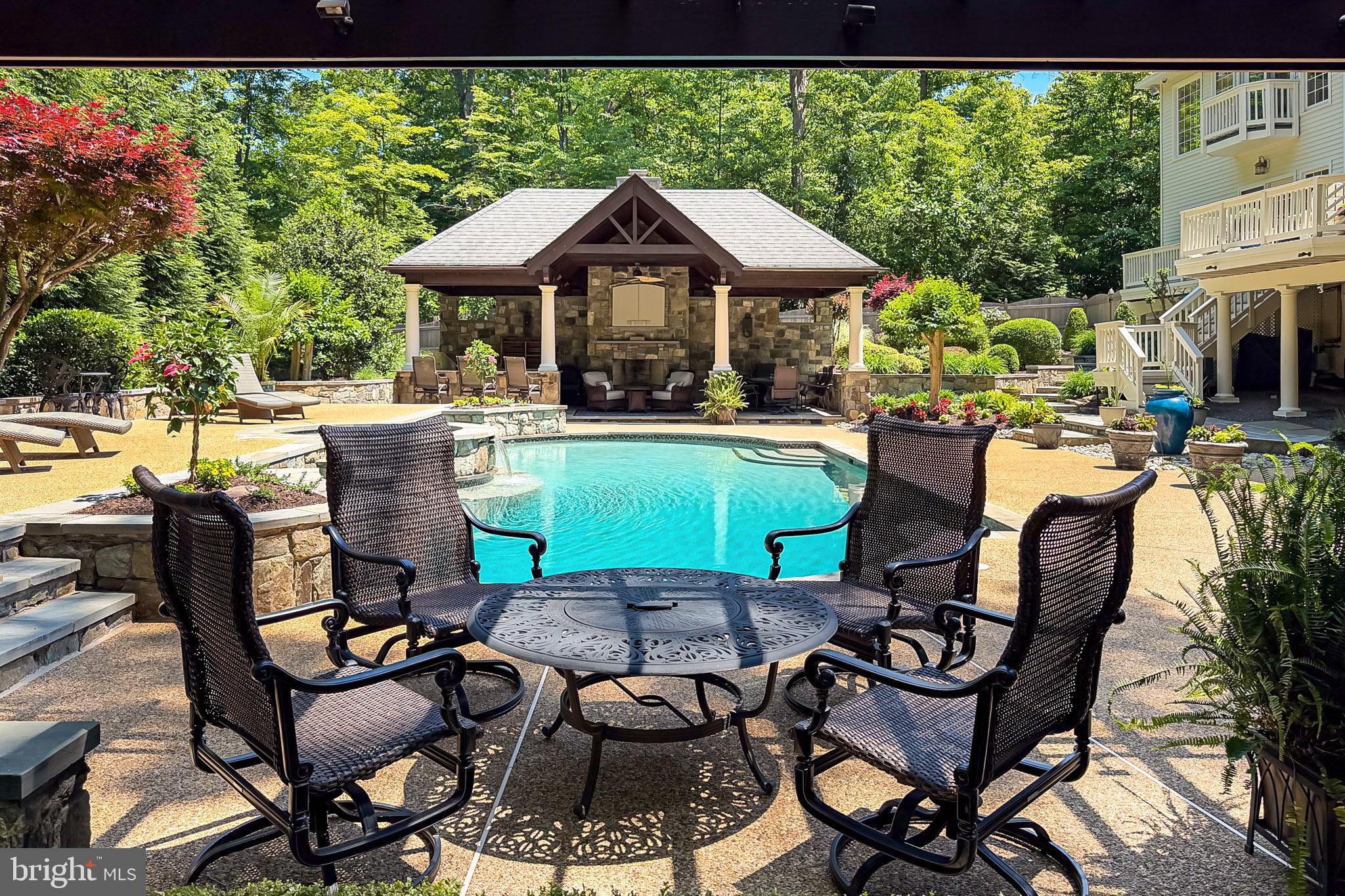EDGEWATER - Residential