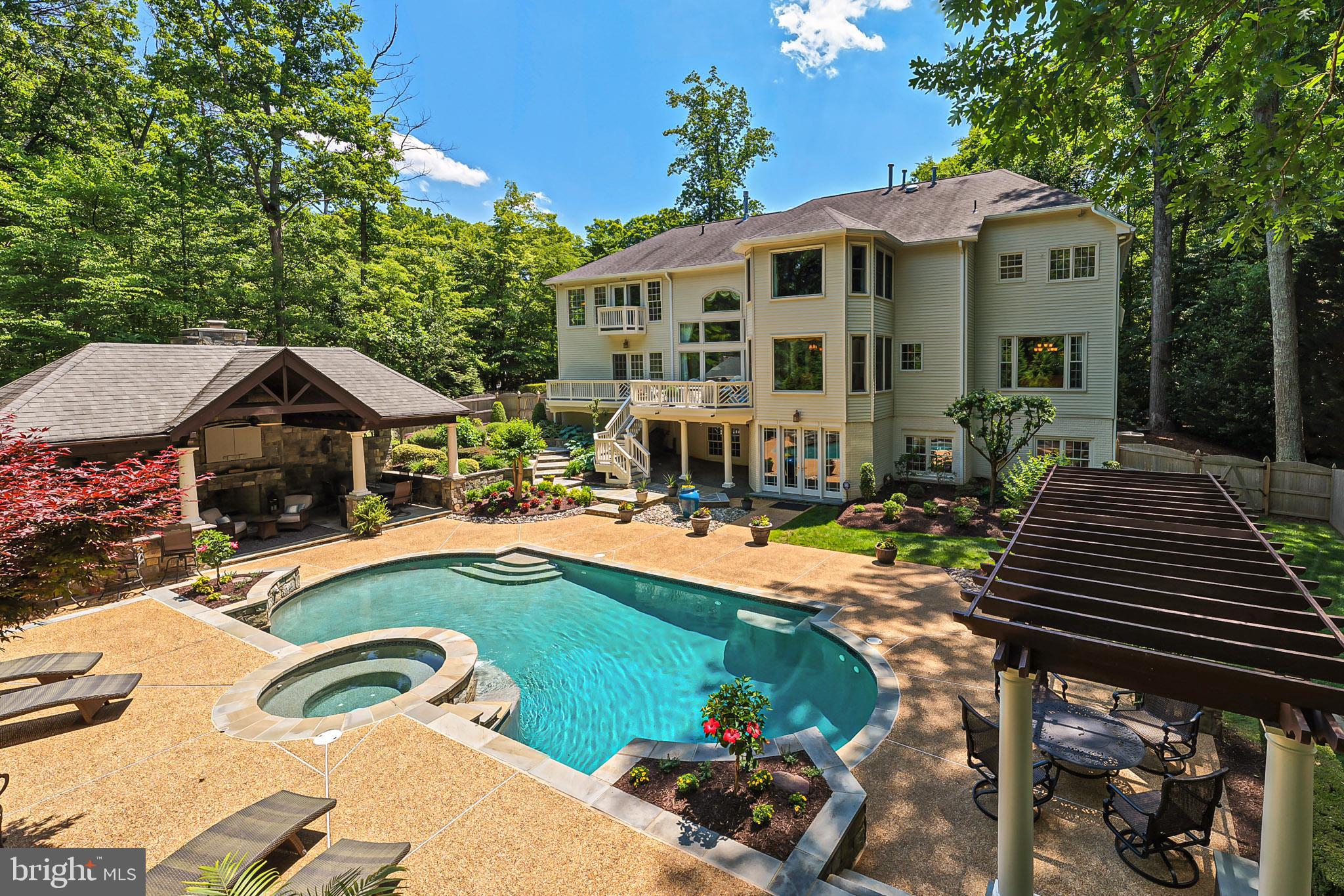 EDGEWATER - Residential