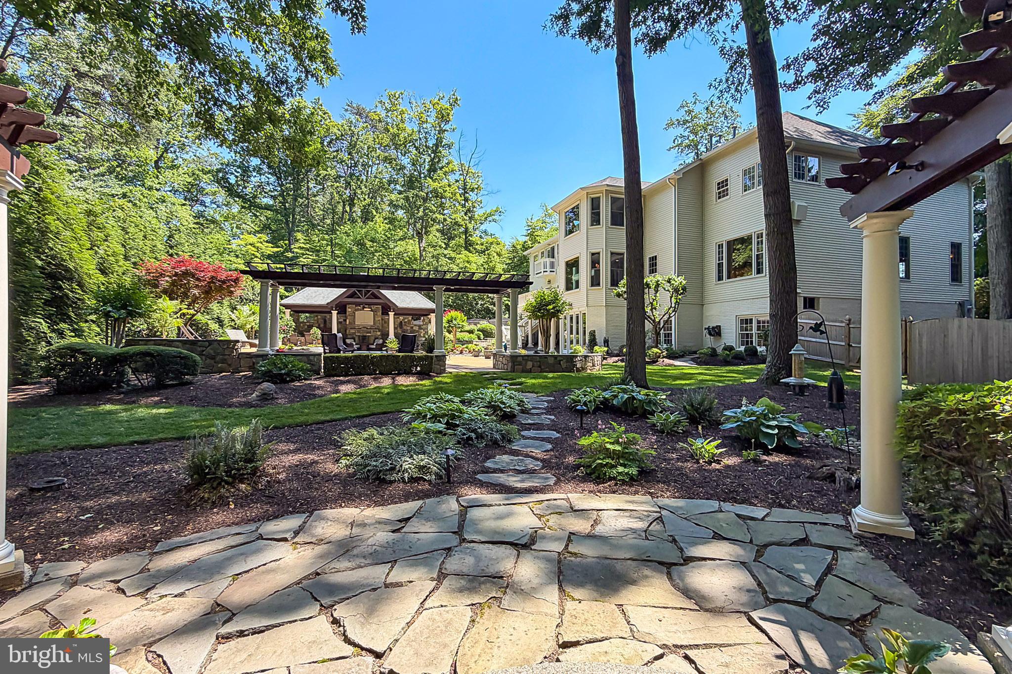 EDGEWATER - Residential