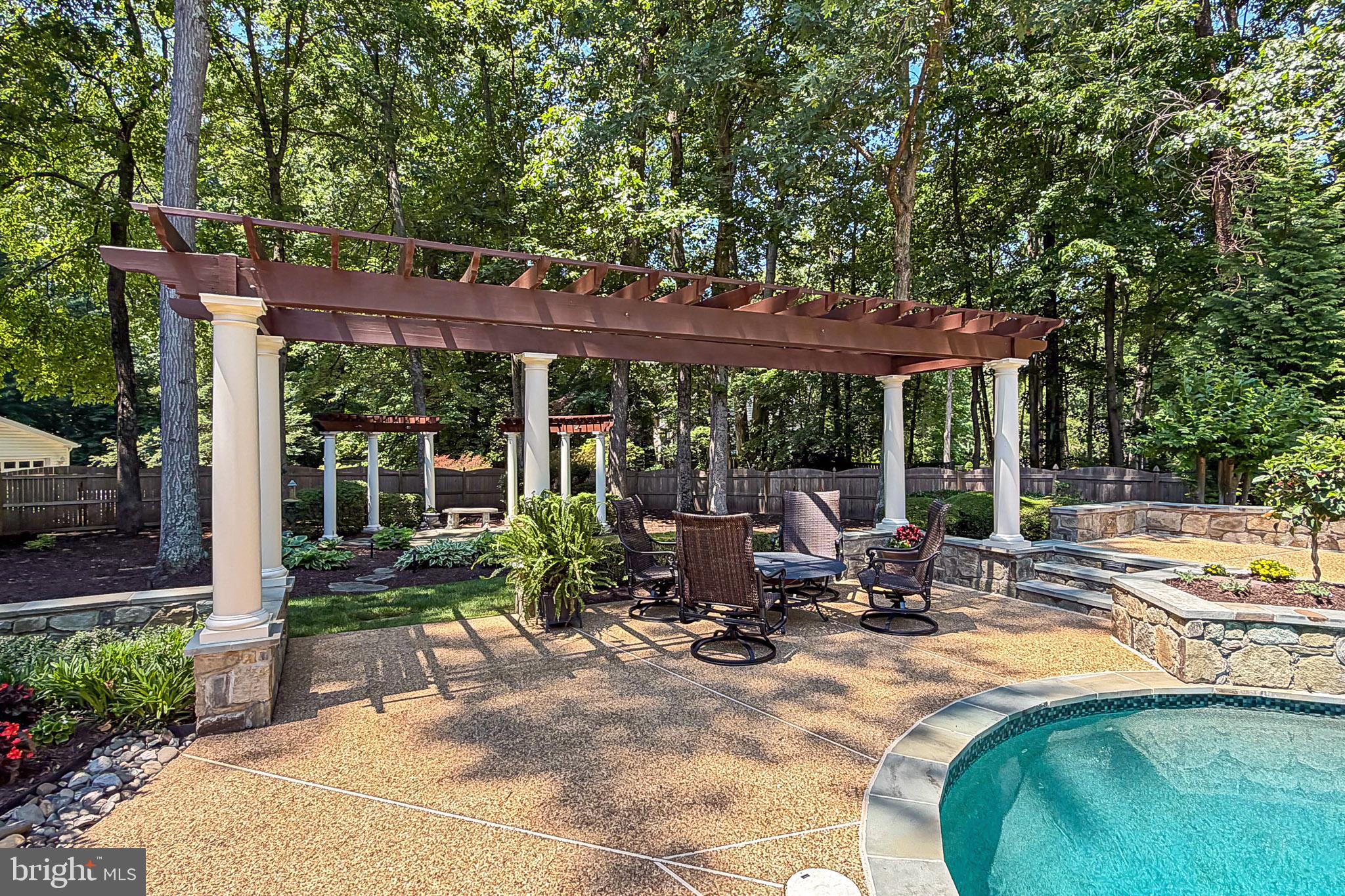 EDGEWATER - Residential