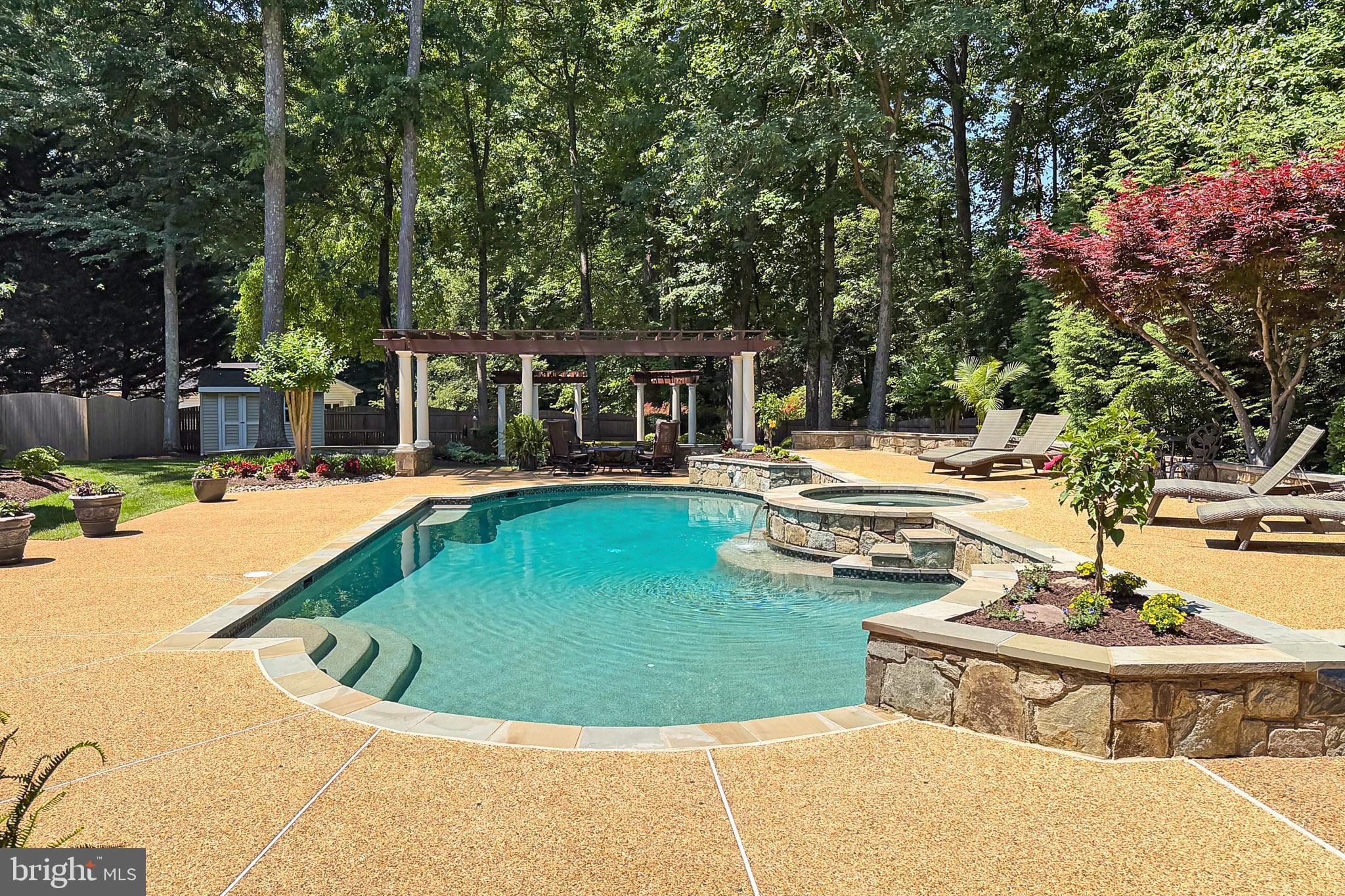EDGEWATER - Residential