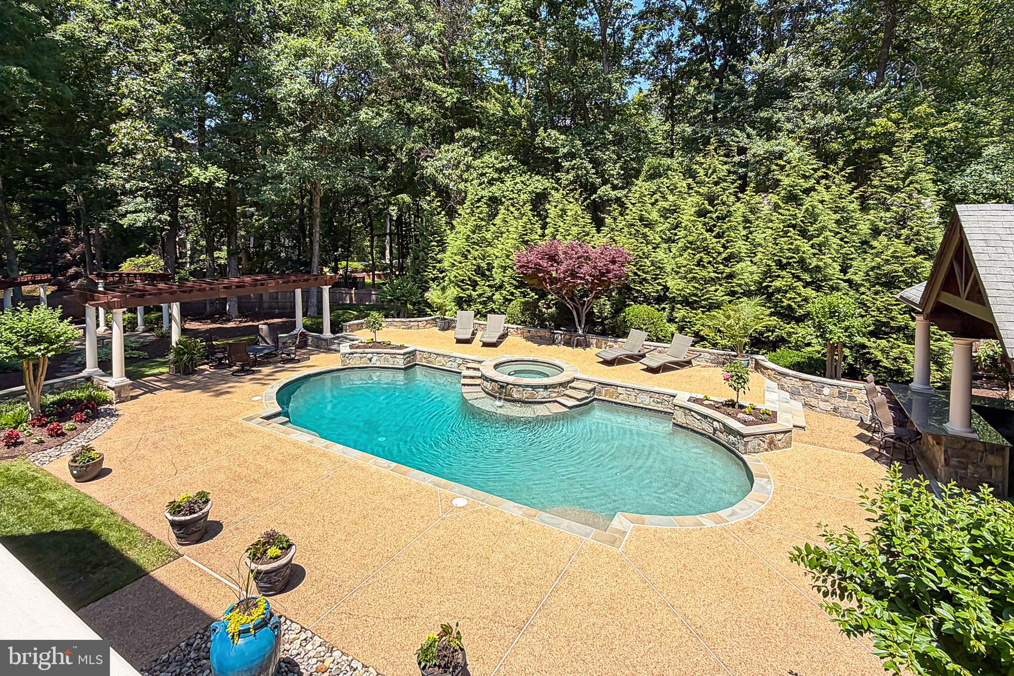 EDGEWATER - Residential