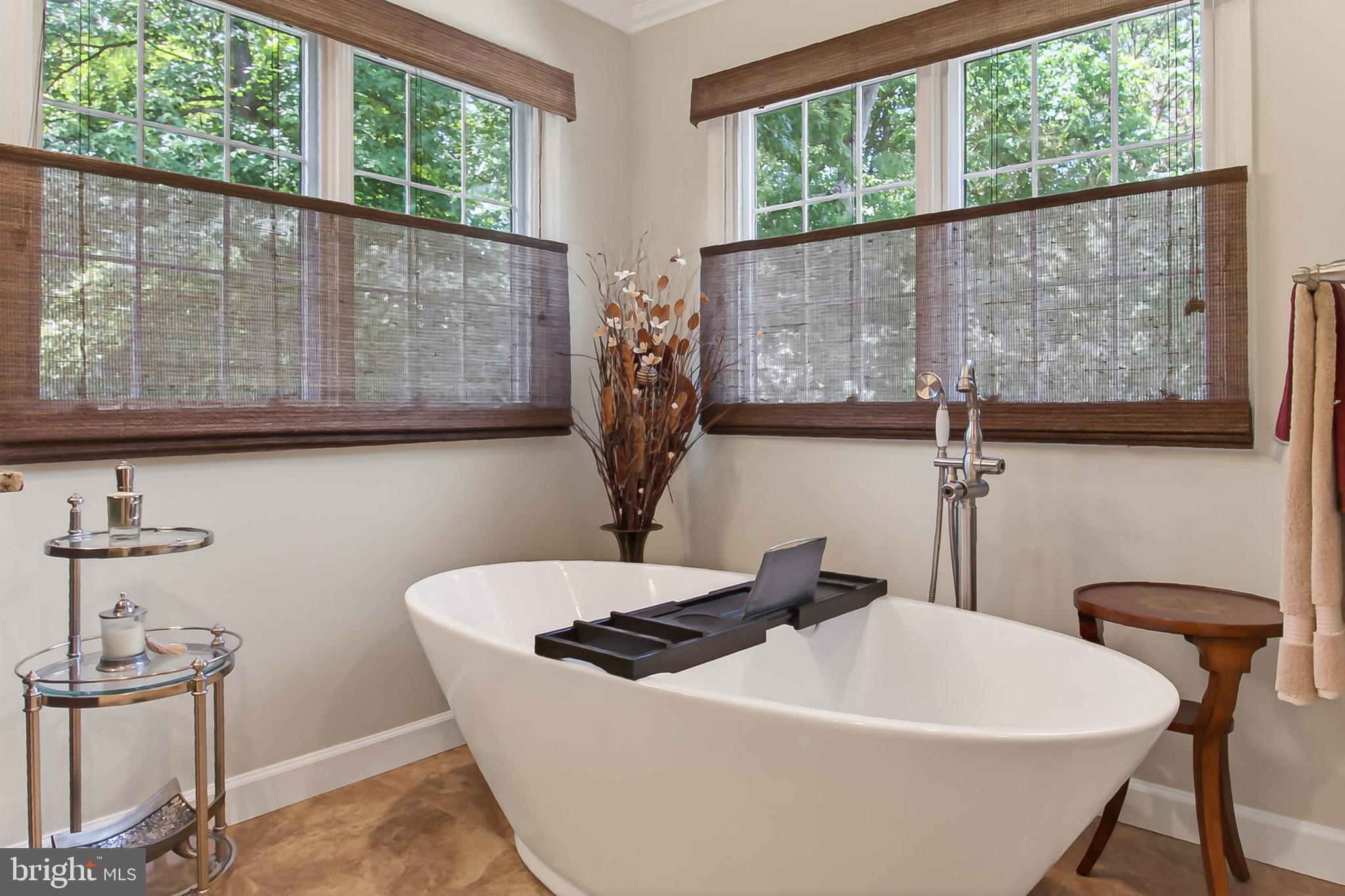 EDGEWATER - Residential