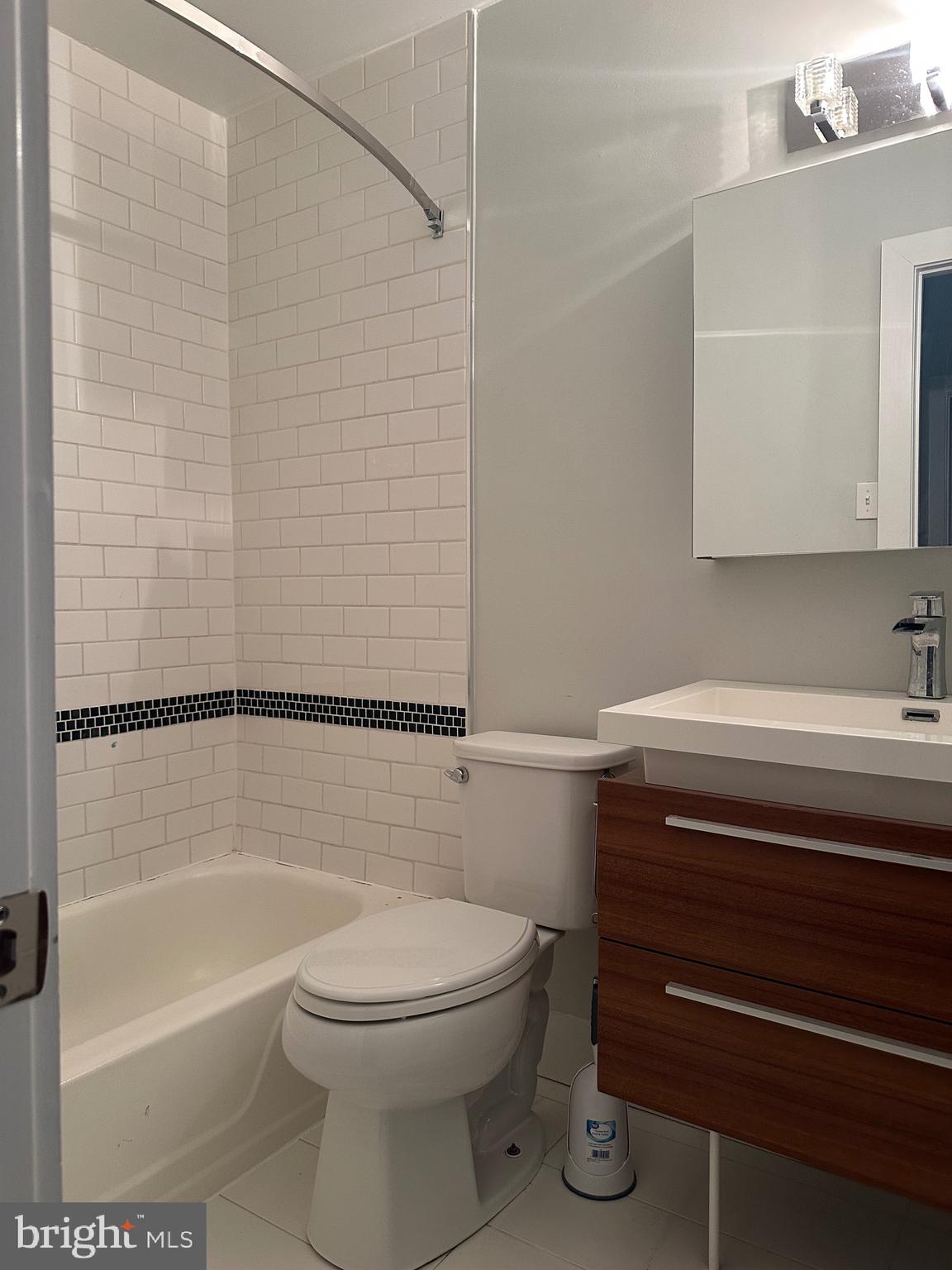 BAKERS BAY CONDOMINIUMS - Residential Lease