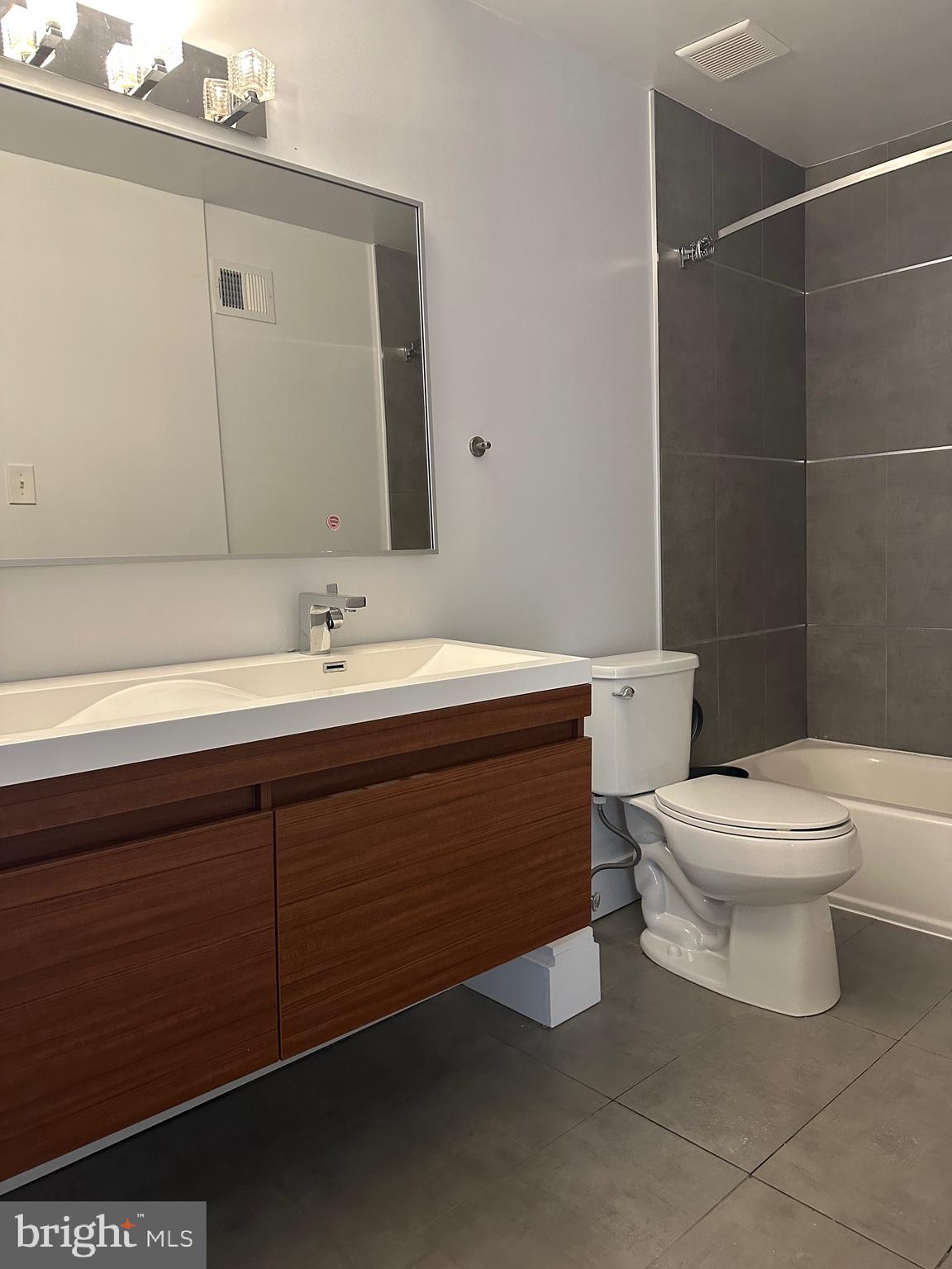 BAKERS BAY CONDOMINIUMS - Residential Lease