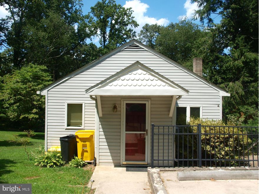 What a great opportunity to purchase a home in Herald Harbor, 3 bedroom, 1 bath.  Lot size is not correct.  There are 2 tax records totally .22 acres.  Possibly additional building site!