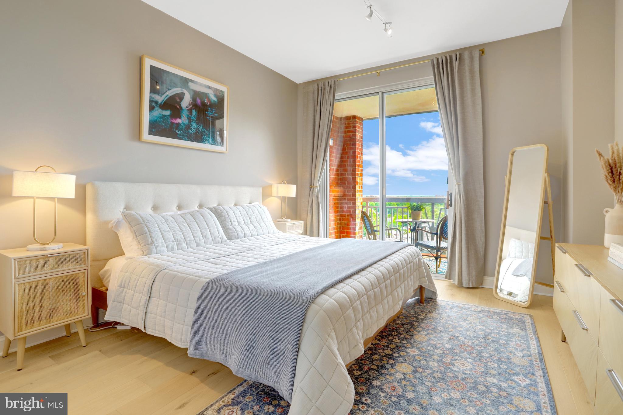 CLARENDON - Residential