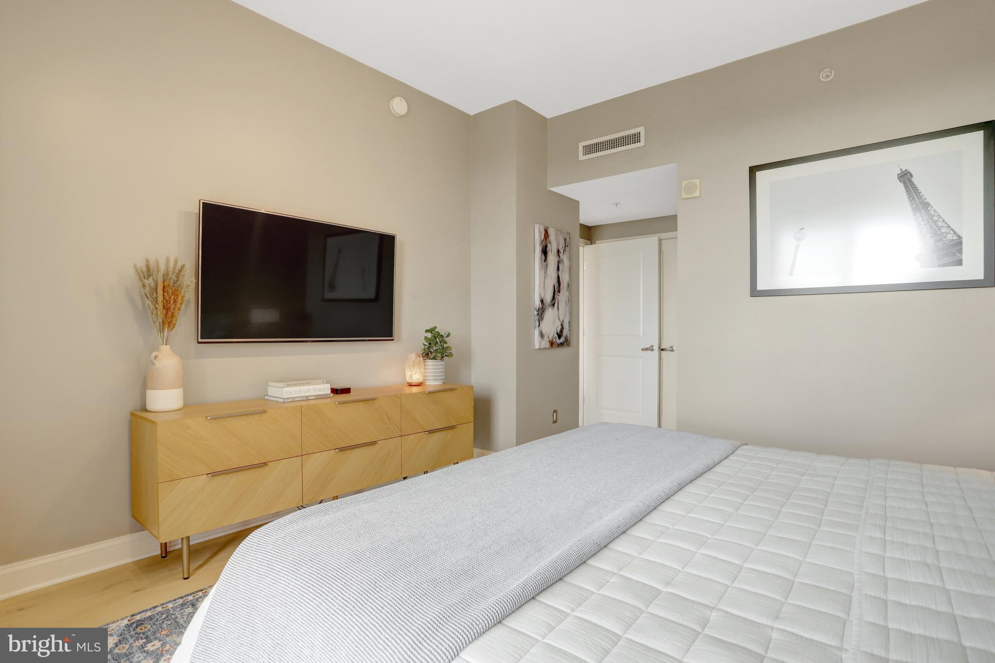 CLARENDON - Residential