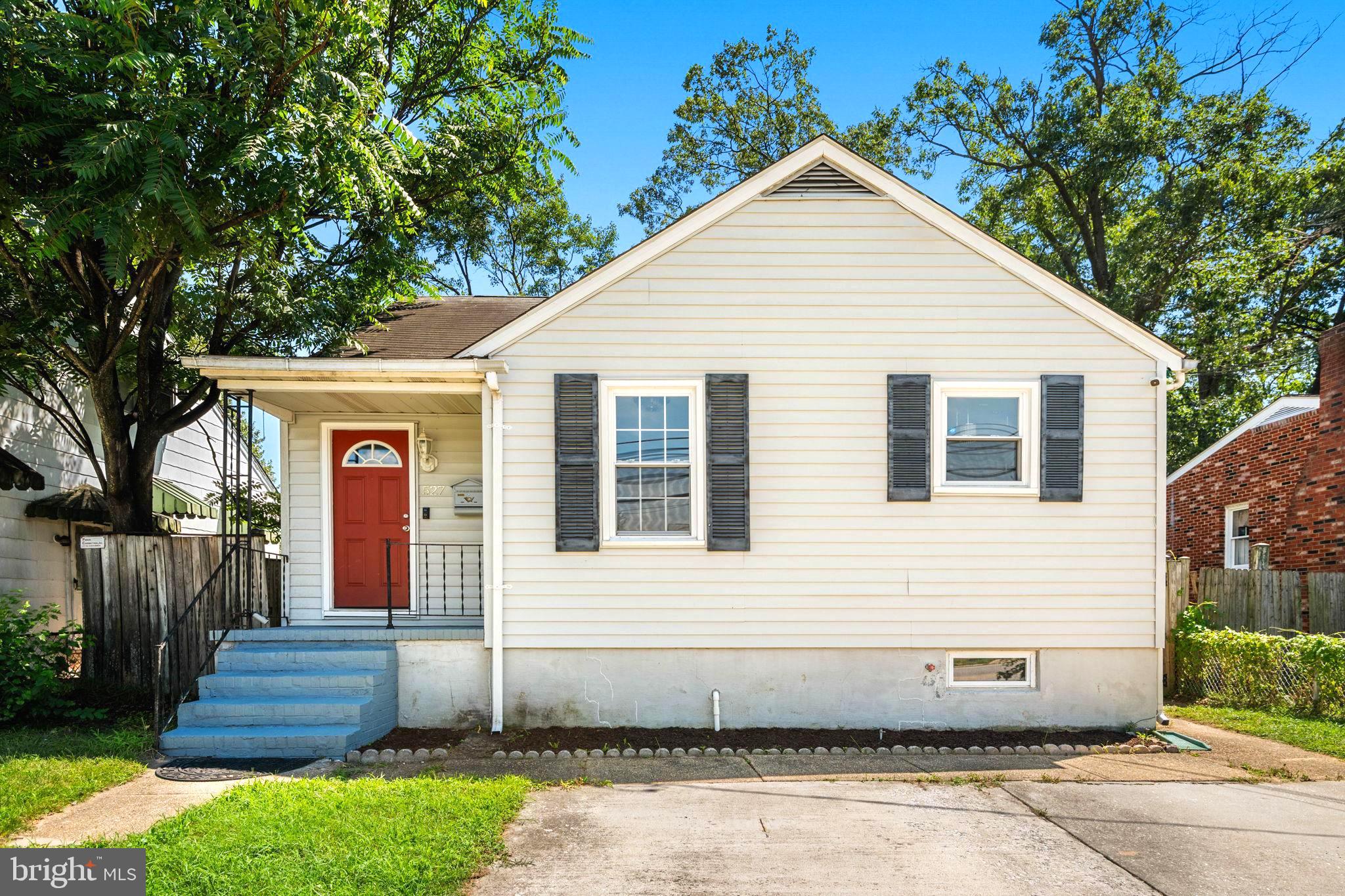 527 STEWART AVENUE