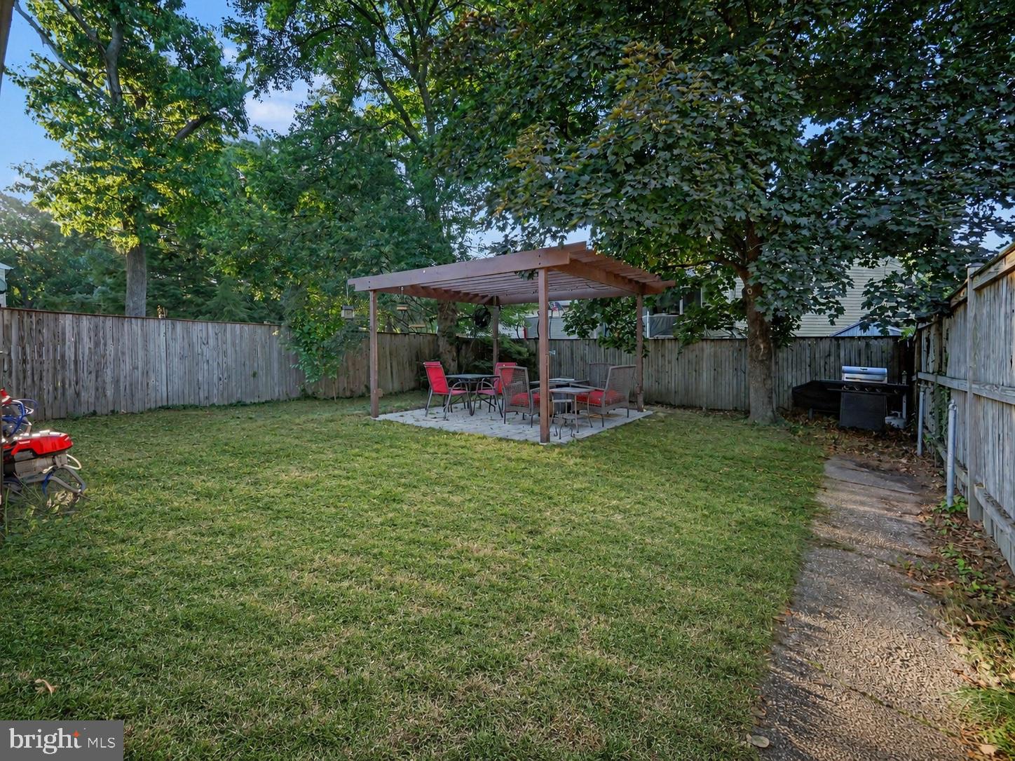 527 STEWART AVENUE