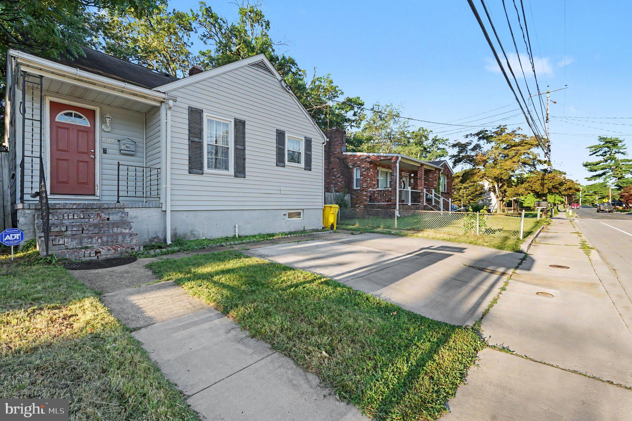 527 STEWART AVENUE