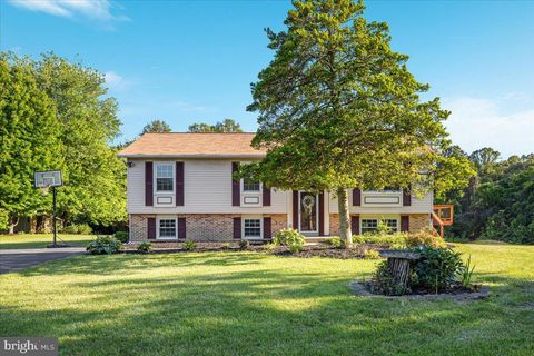 Homes For Sale - 8201 Morningside Drive<br/> Prince William County, MANASSAS, VA 20112