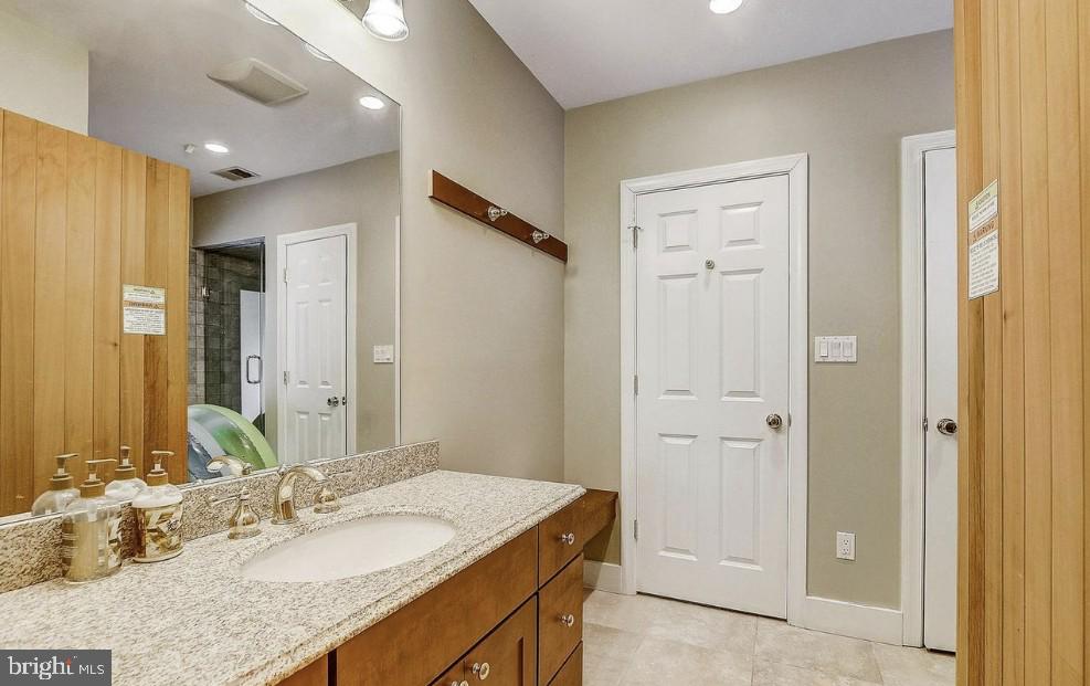 RIVERS EDGE - Residential Lease