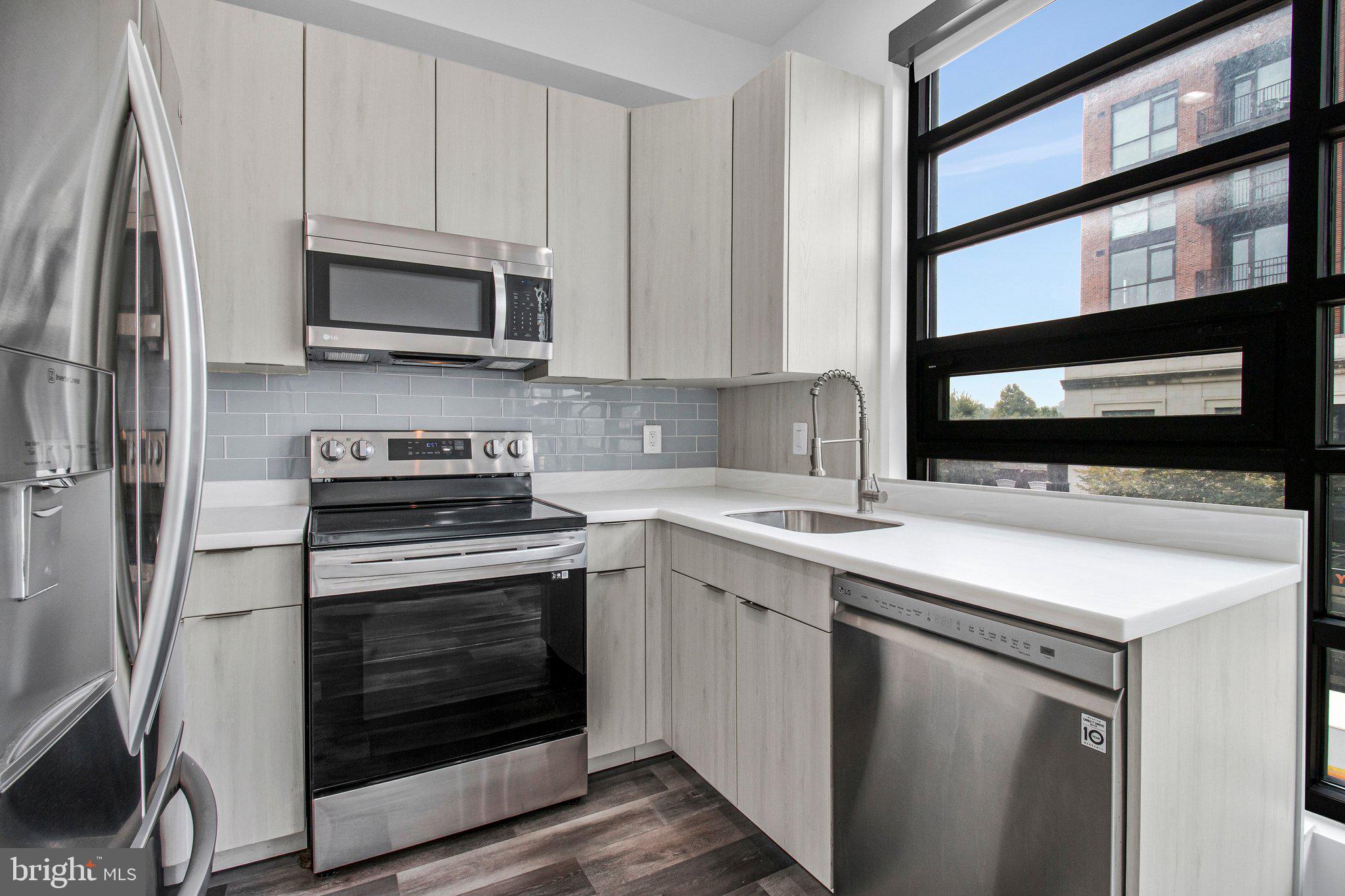 506 H STREET NE 302