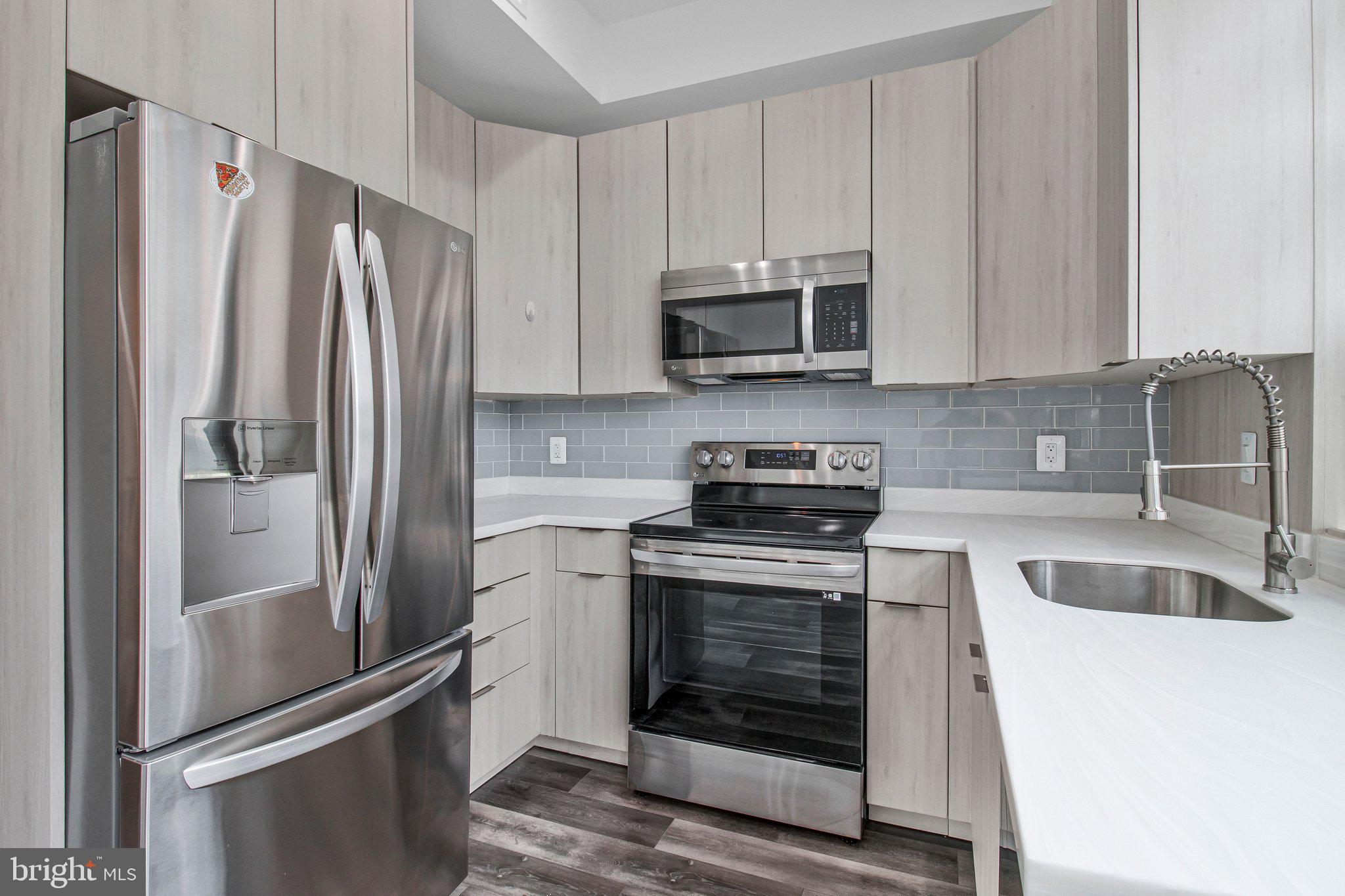 506 H STREET NE 302