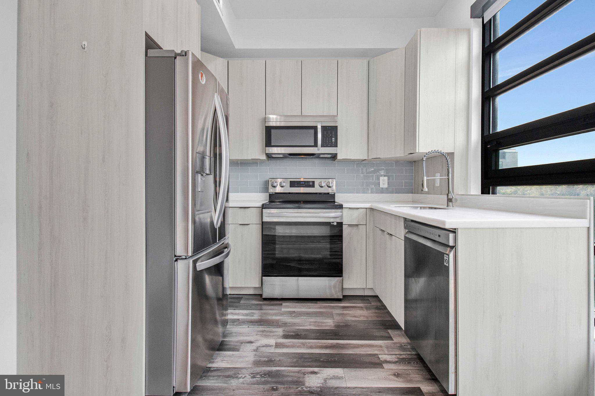 506 H STREET NE 302