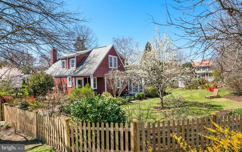 Photo of 10530 Wheatley Street, Kensington, MD 20895 (MLS # MDMC2125356) Photo of 10530 Wheatley Street, Kensington, MD 20895 (MLS # MDMC2125356)