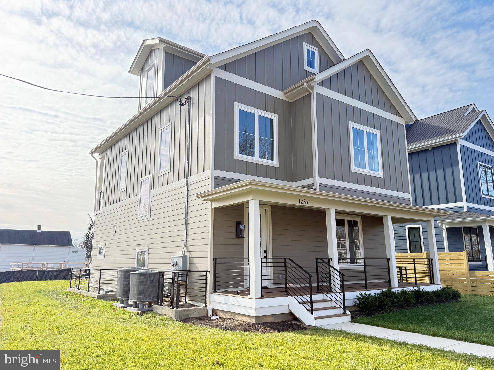 1237 FRANKLIN STREET NE