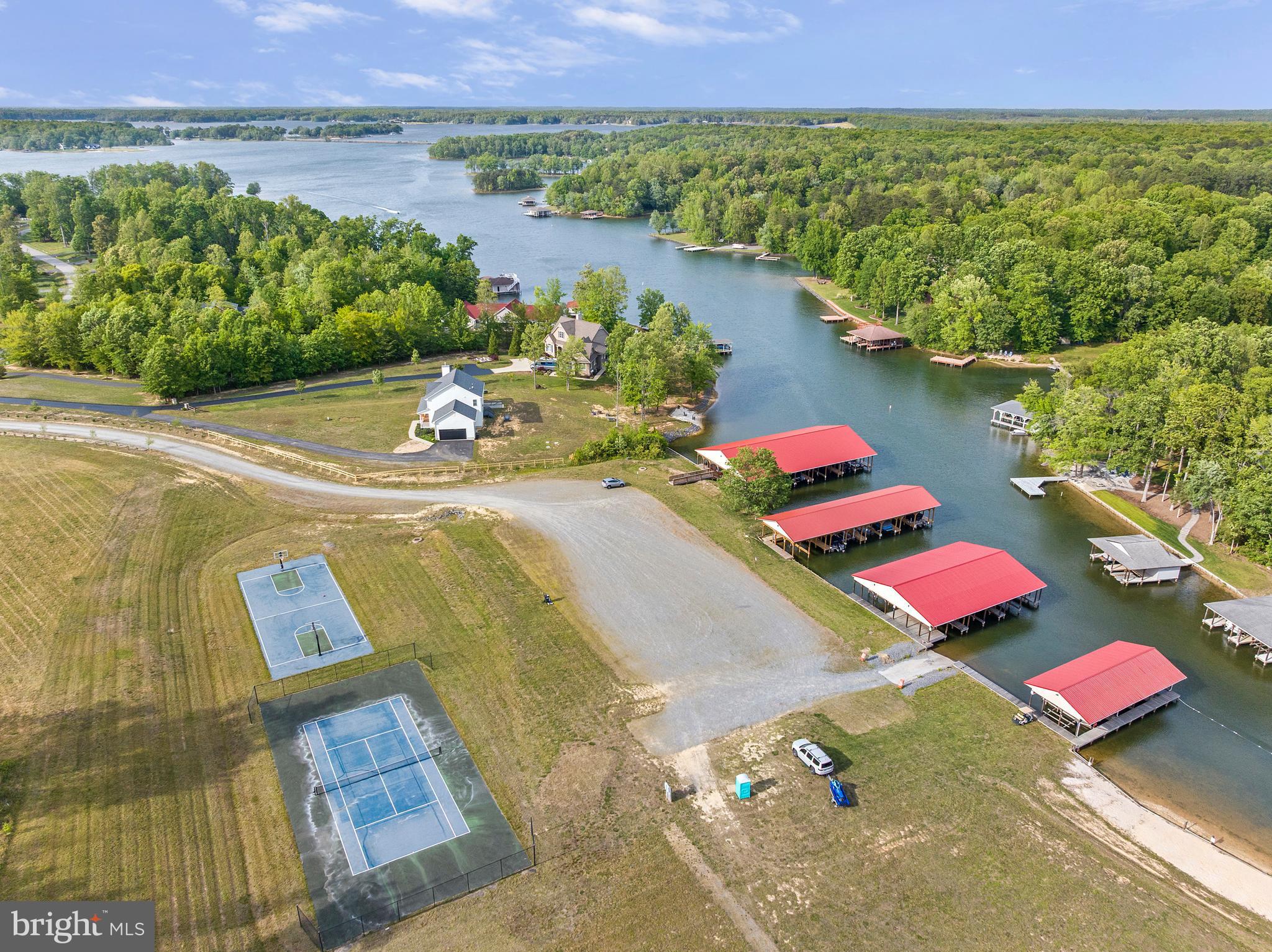 NOAHS LANDING - Residential
