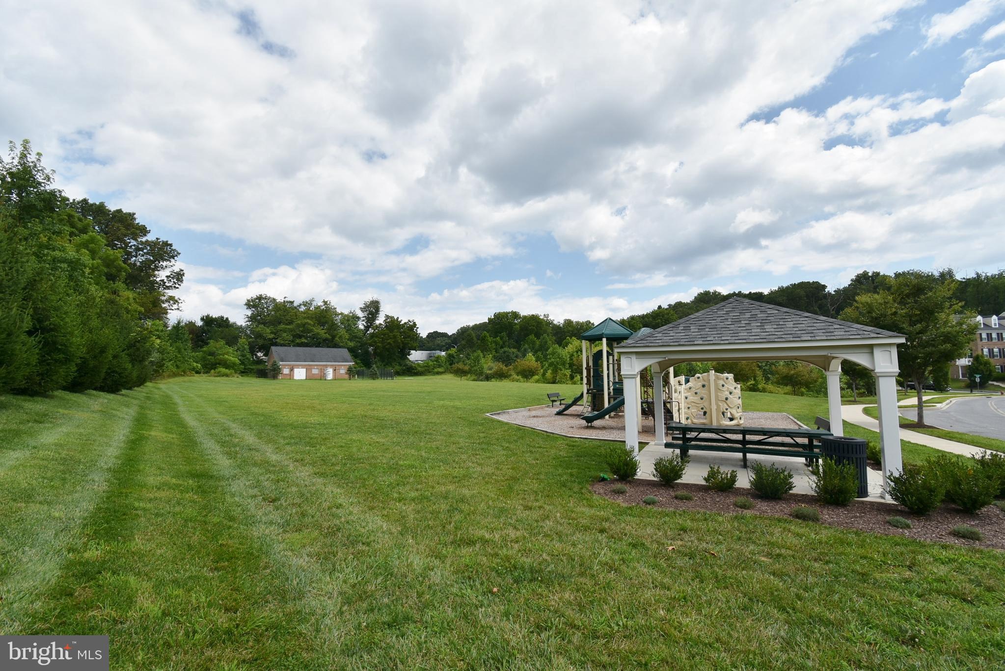 RAINCLIFFE - Residential Lease