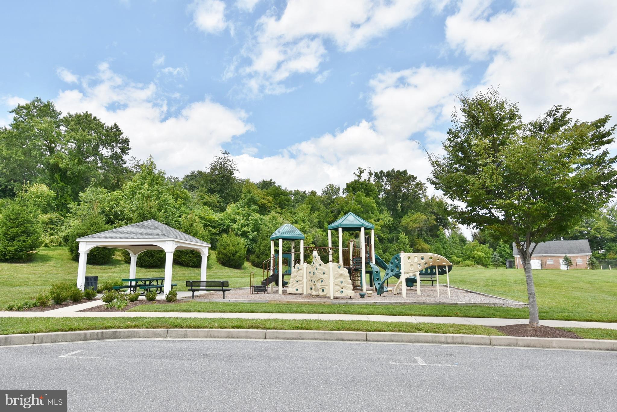 RAINCLIFFE - Residential Lease