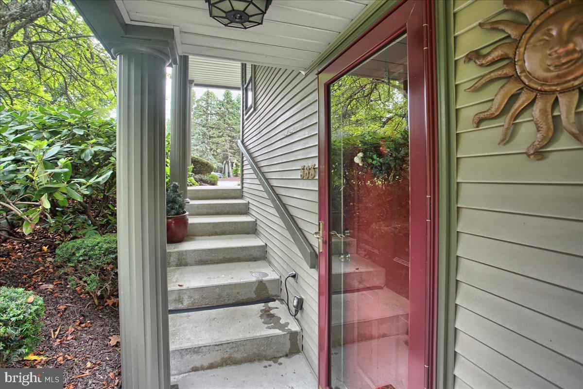 563 ROSLAIRE DRIVE