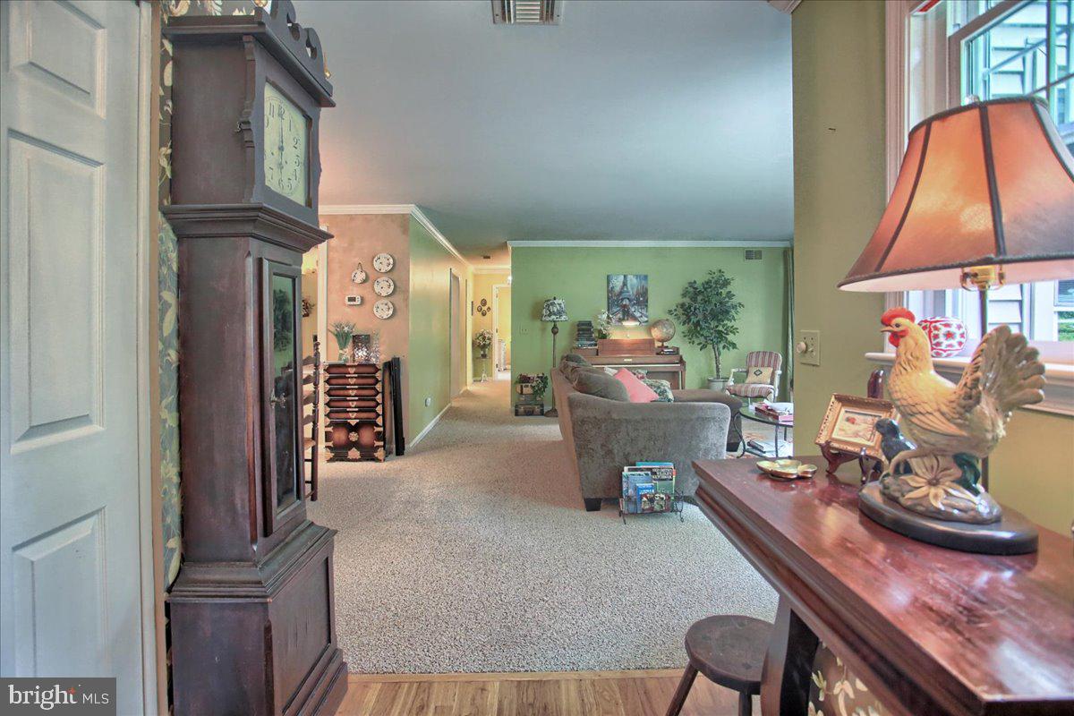 563 ROSLAIRE DRIVE